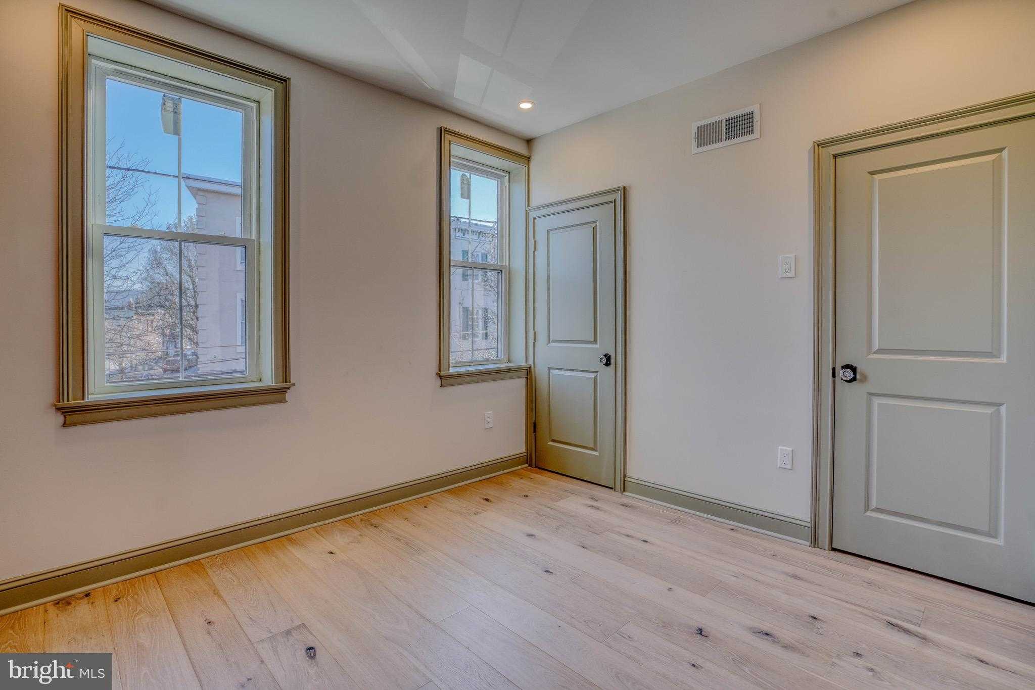 2424 E Norris St photo 23