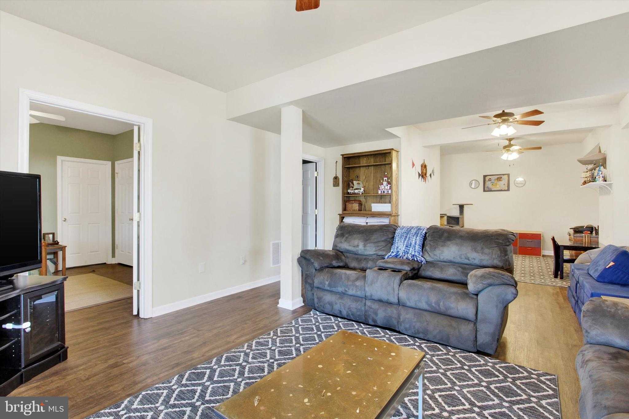 123 Colton CT photo 36