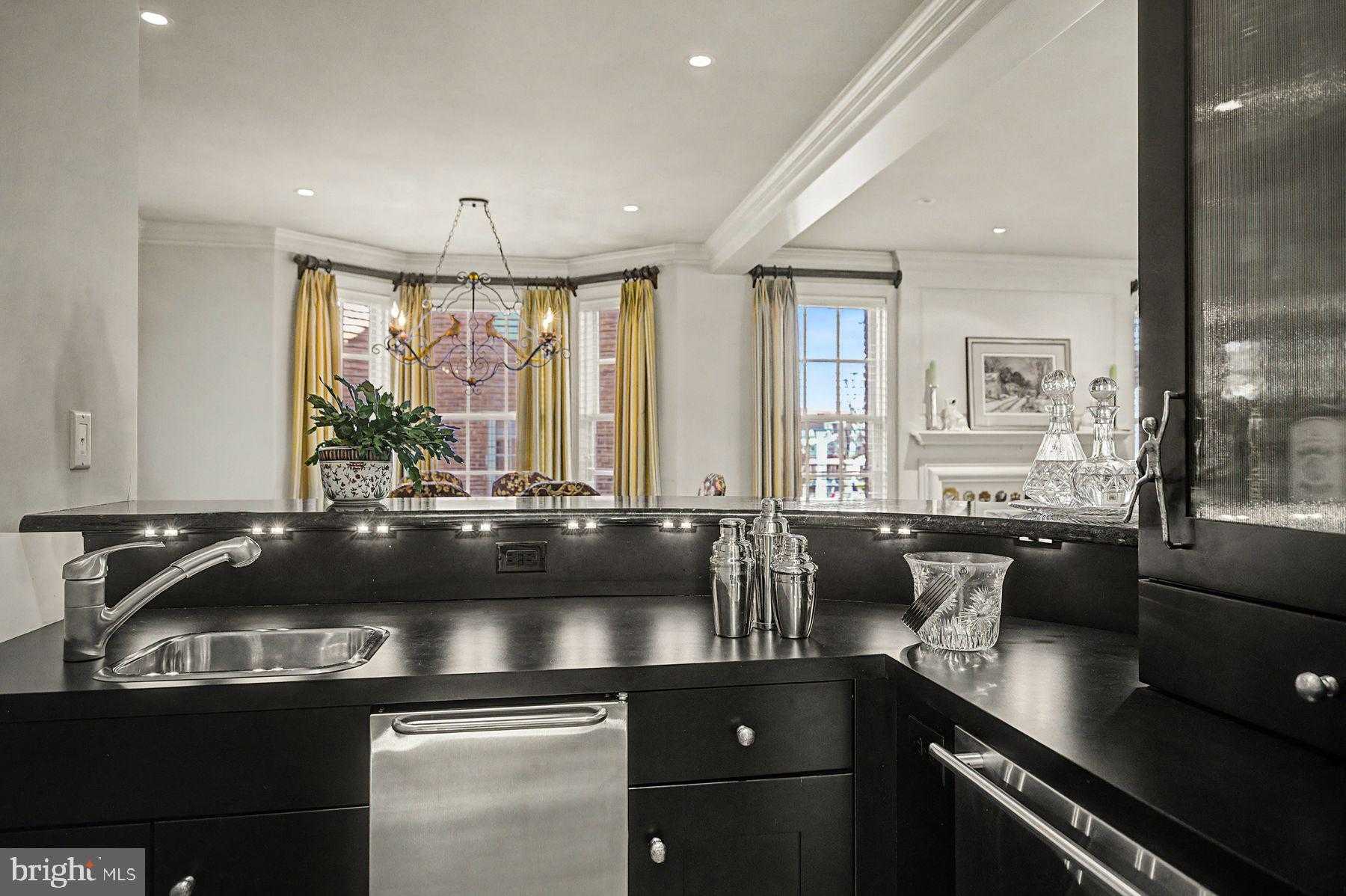 85 E Oakland Ave photo 11