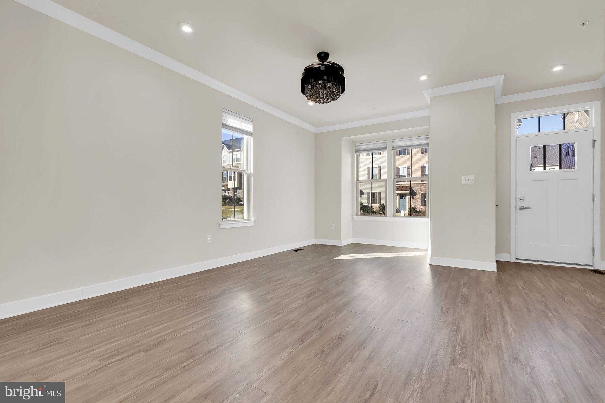 5941 Tomahawk St photo 2