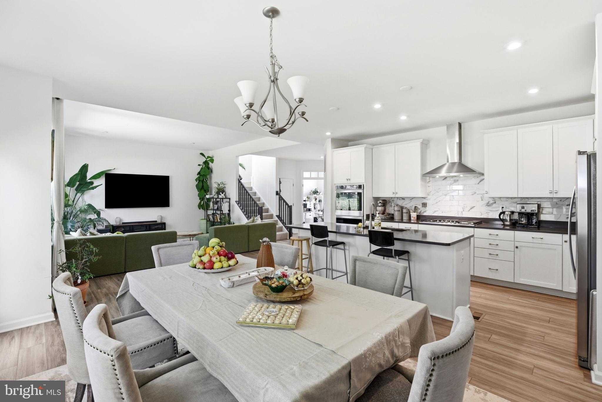 9428 Deschamp CT photo 22