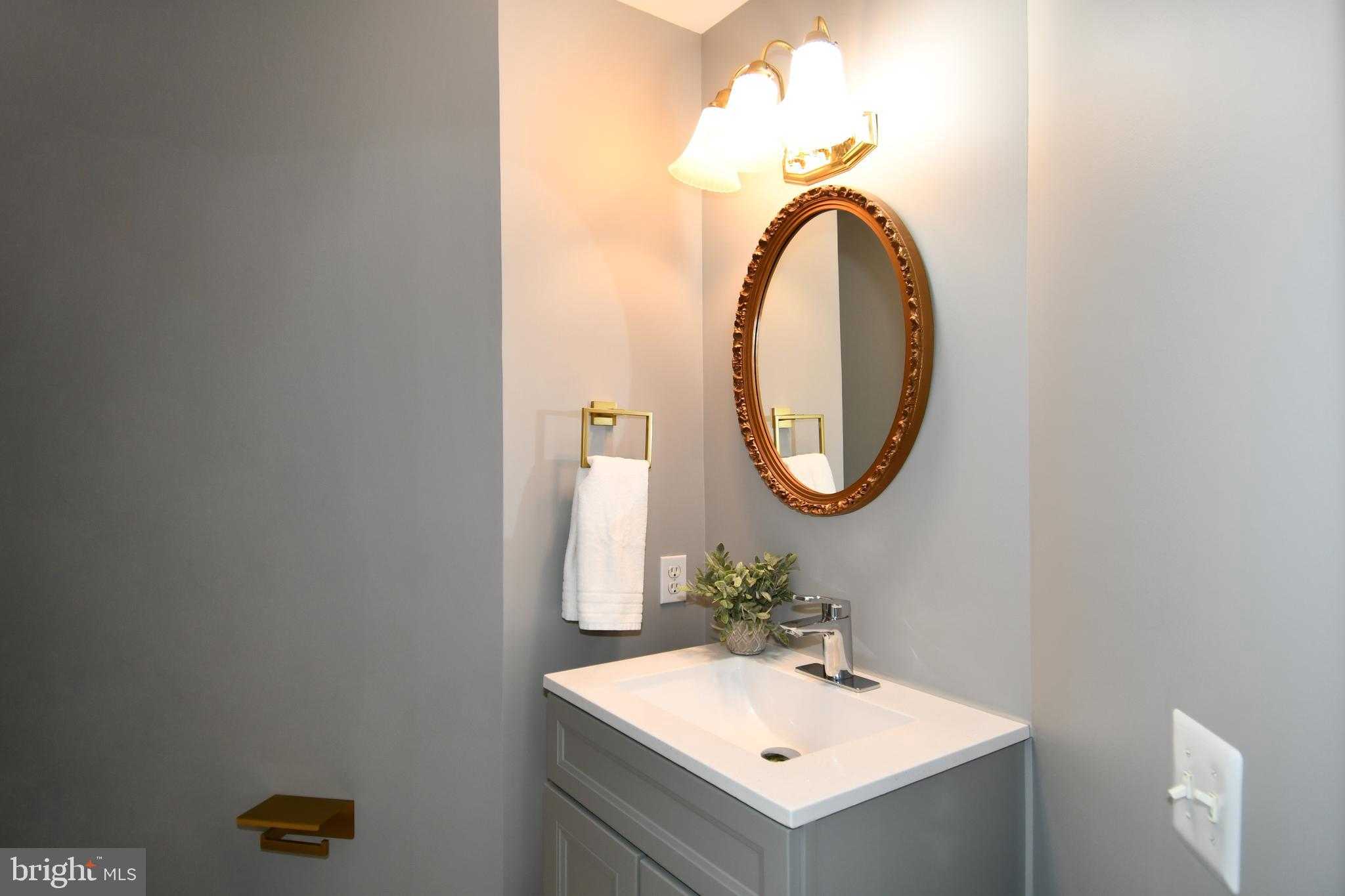 1809 Kenwood Ave Unit 301 photo 16