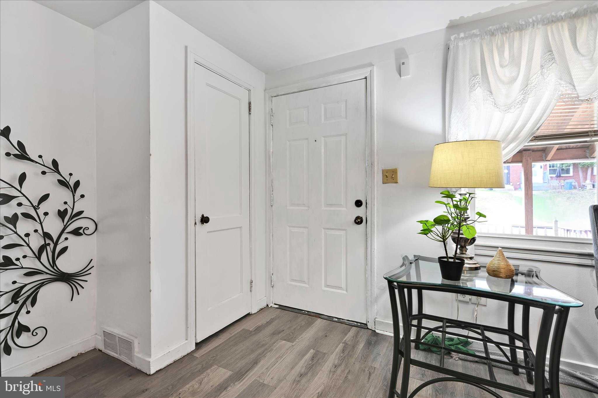 2436 Berryhill St photo 3