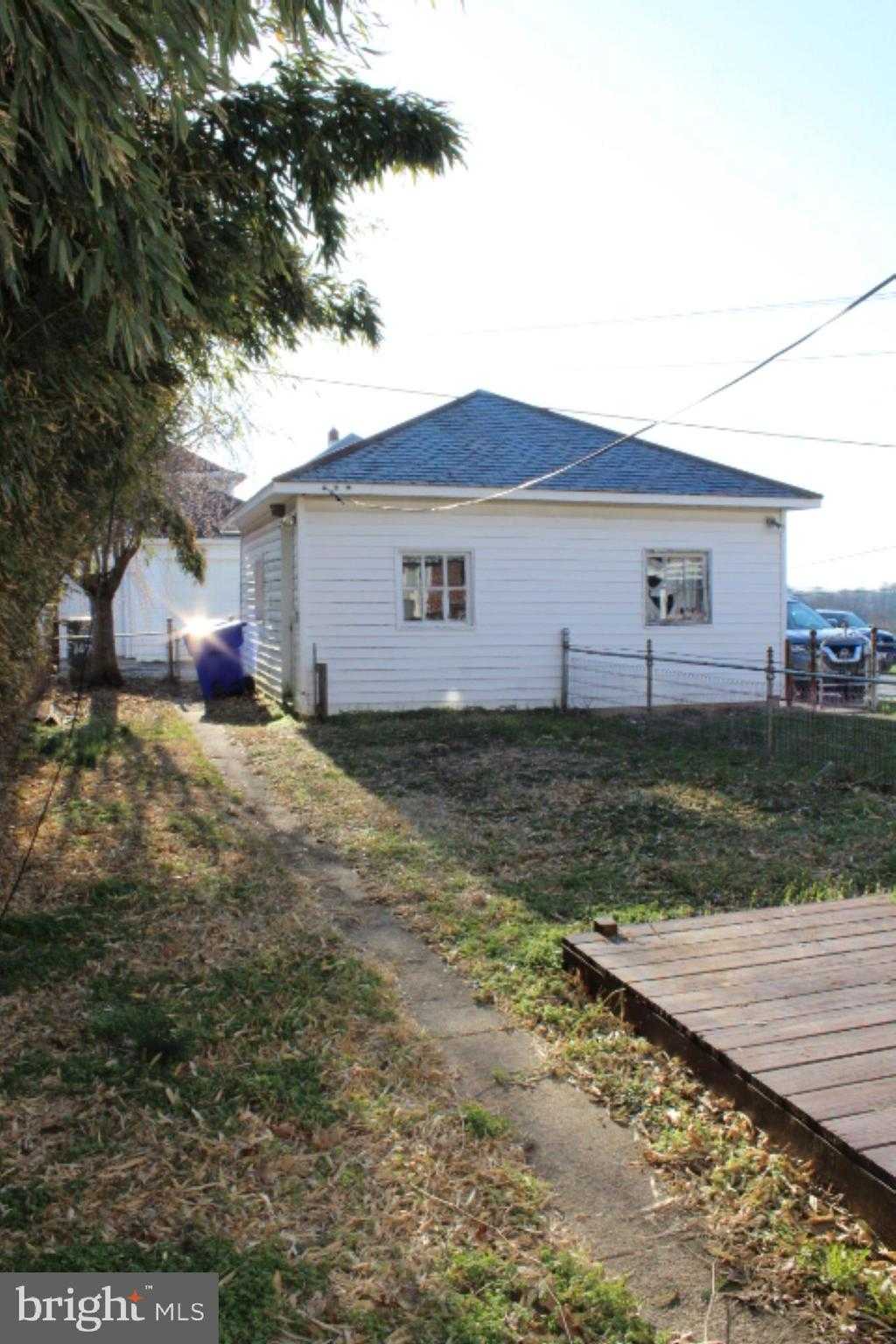 171 Linden Ave photo 18