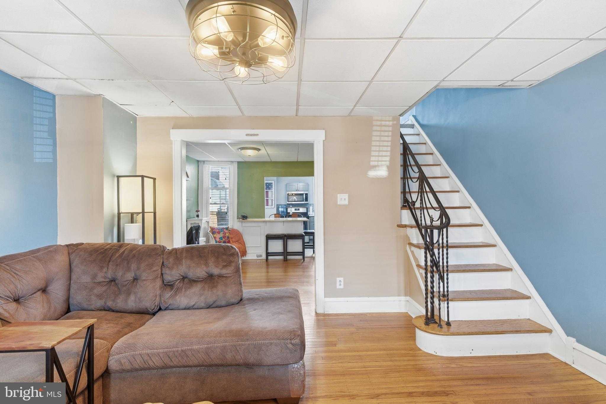 2873 Gillingham St photo 2