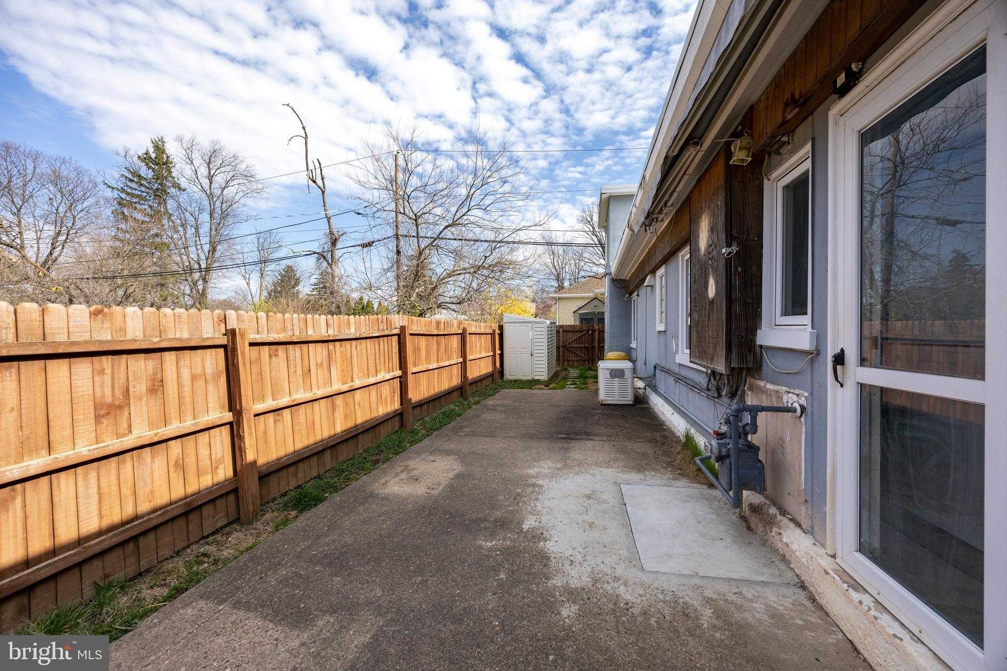 8101 Douglas Rd photo 18