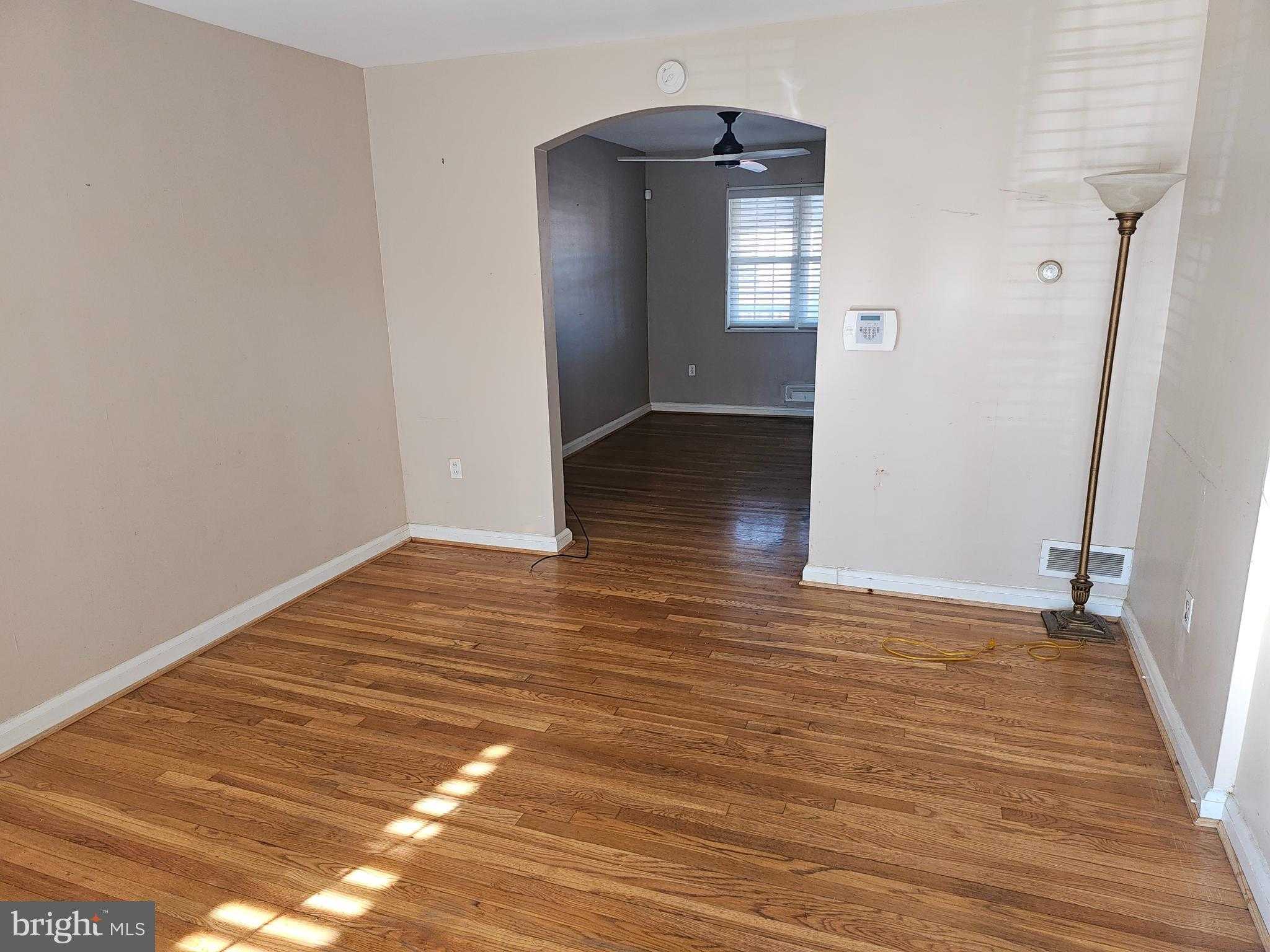 4728 Williston St photo 2