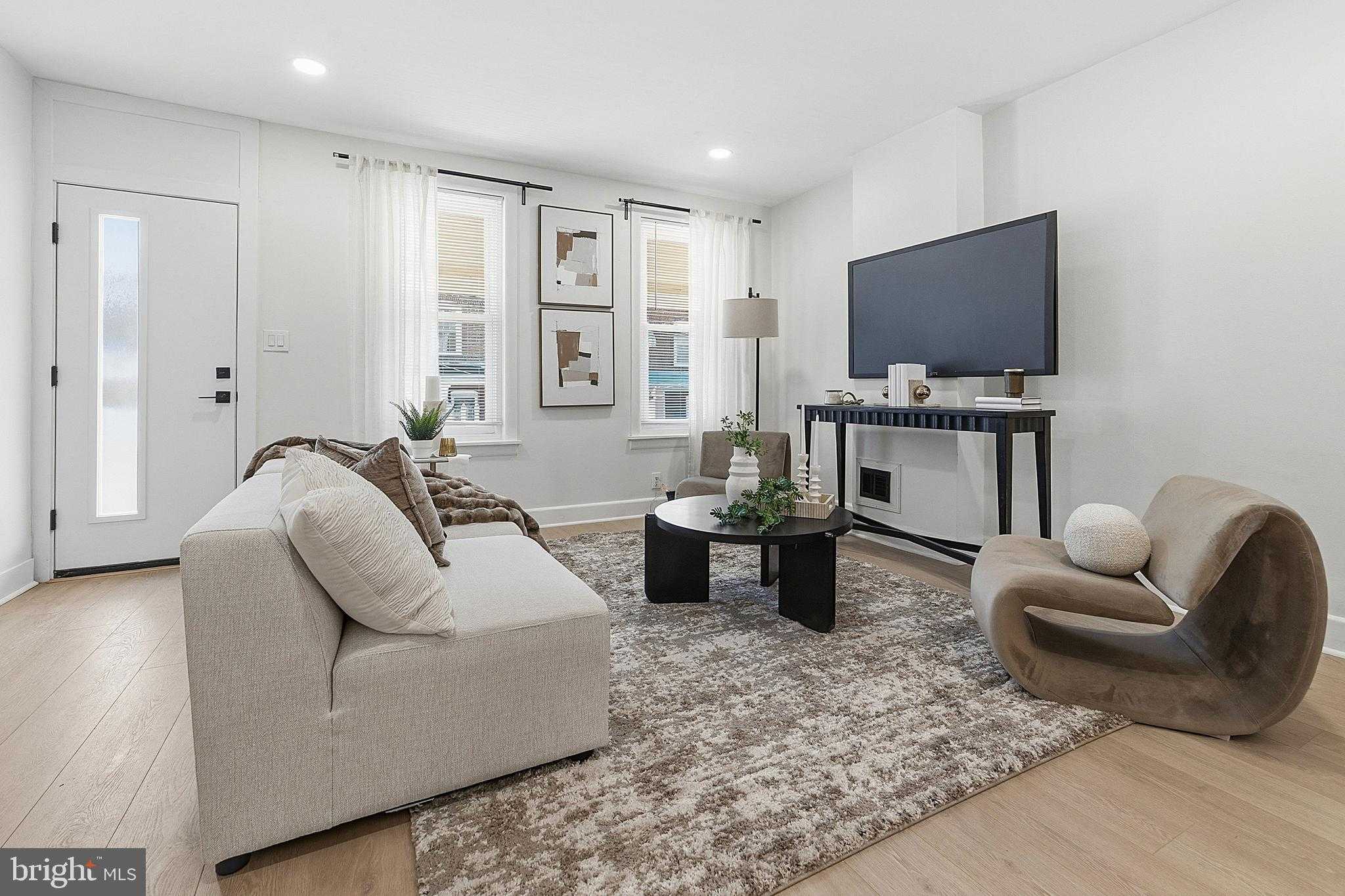 3411 Ainslie St photo 7