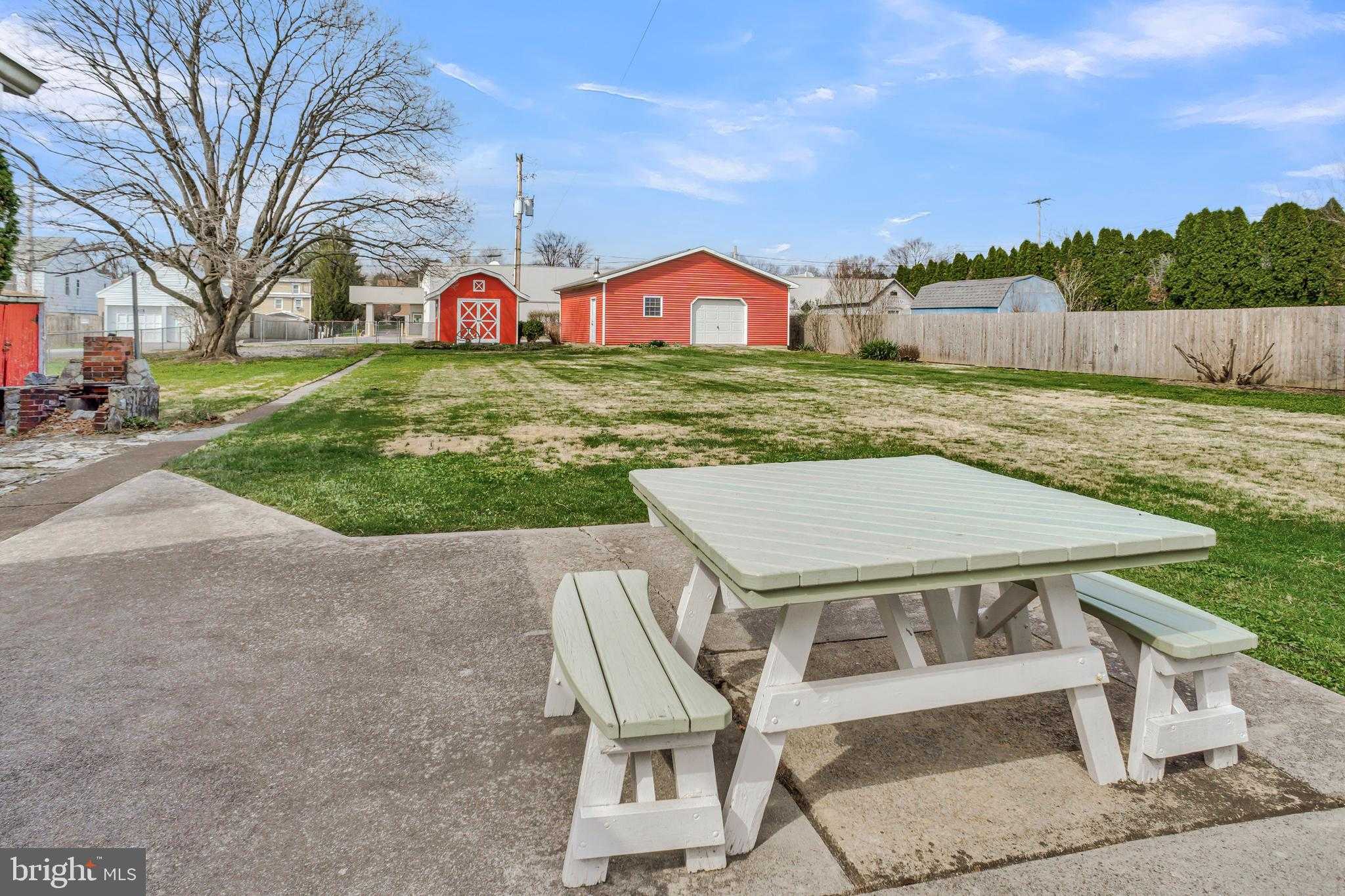 331 E Water St photo 24