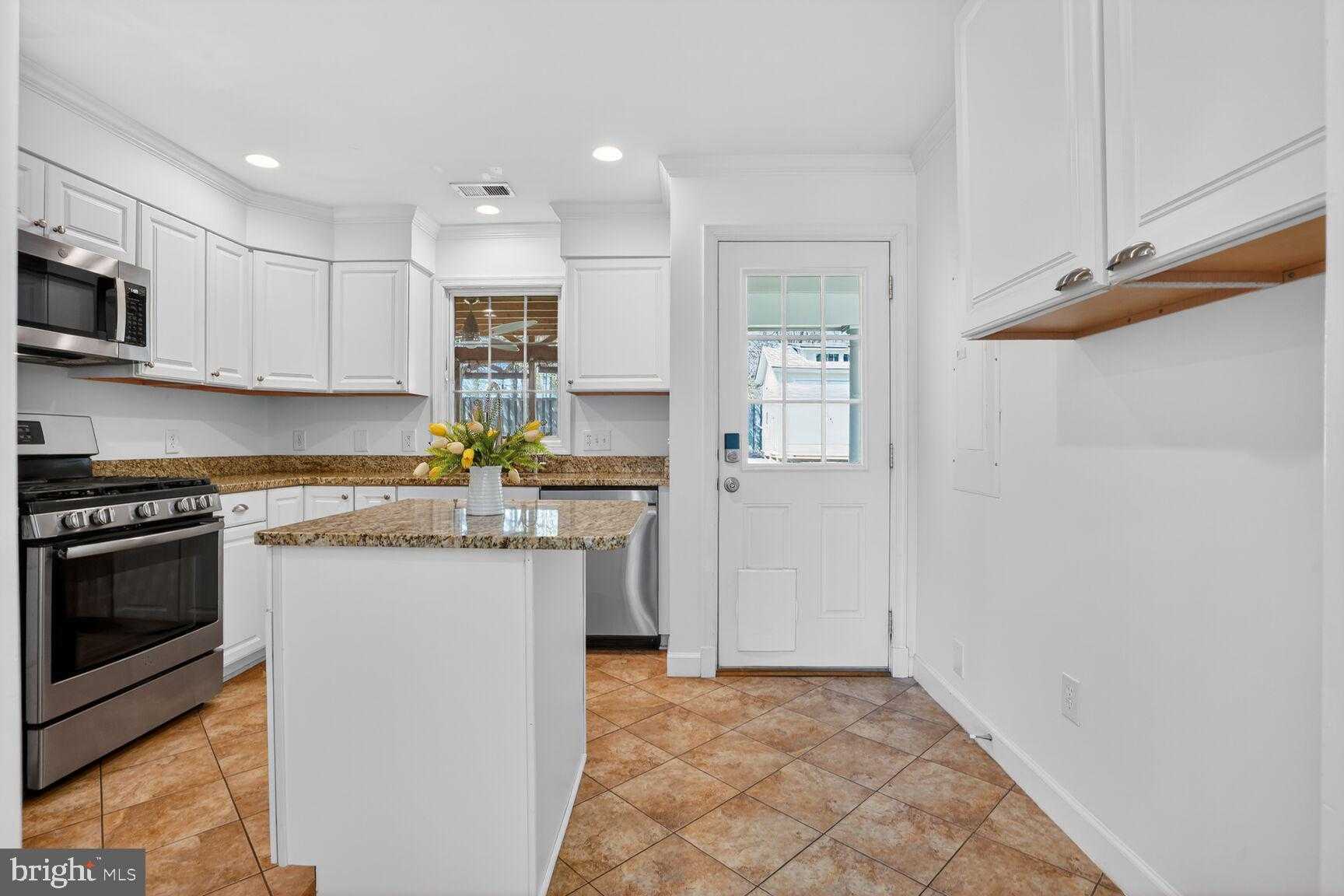 6610 Cavalier Dr photo 11