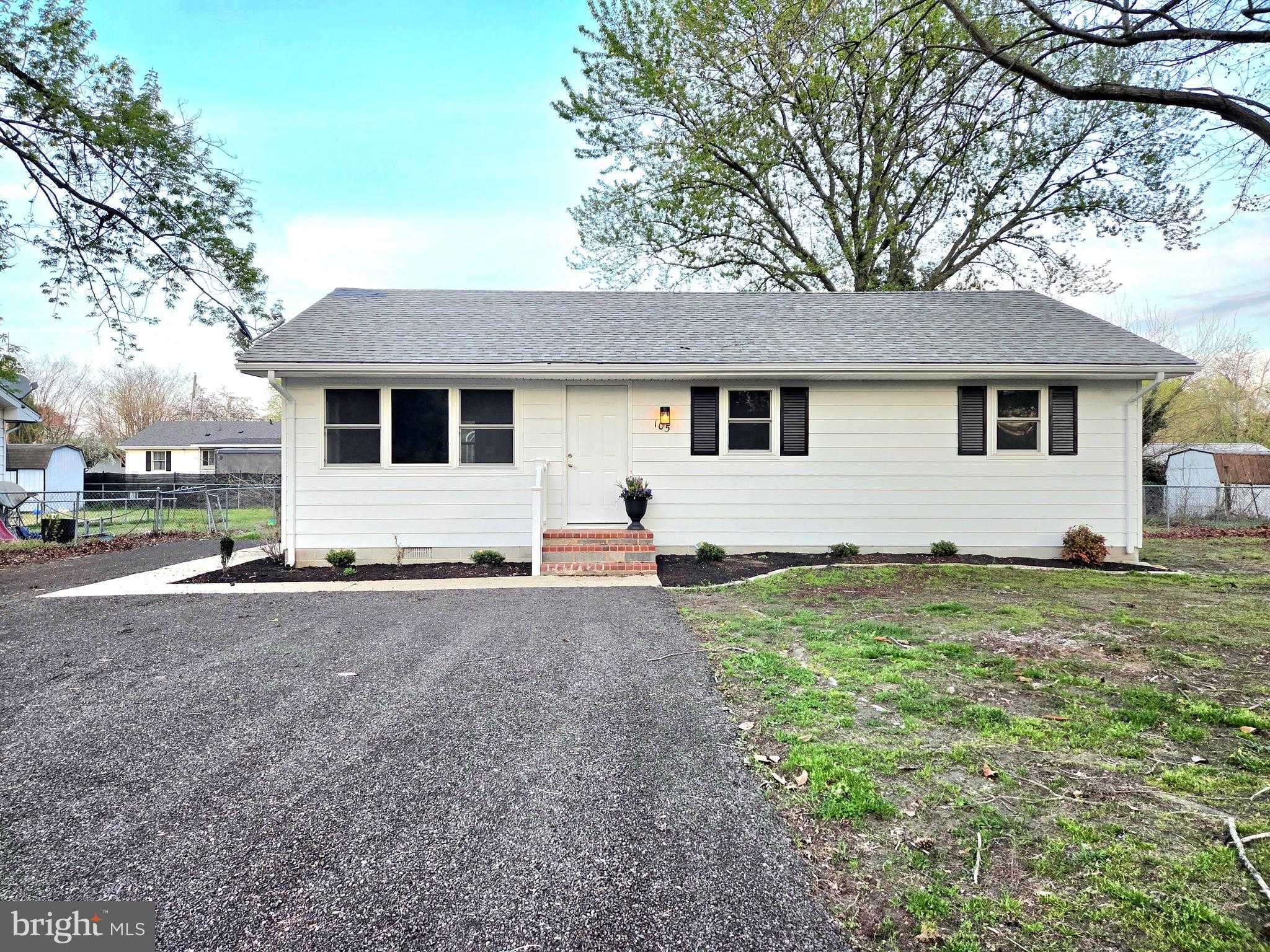 105 Goodwill St photo 3