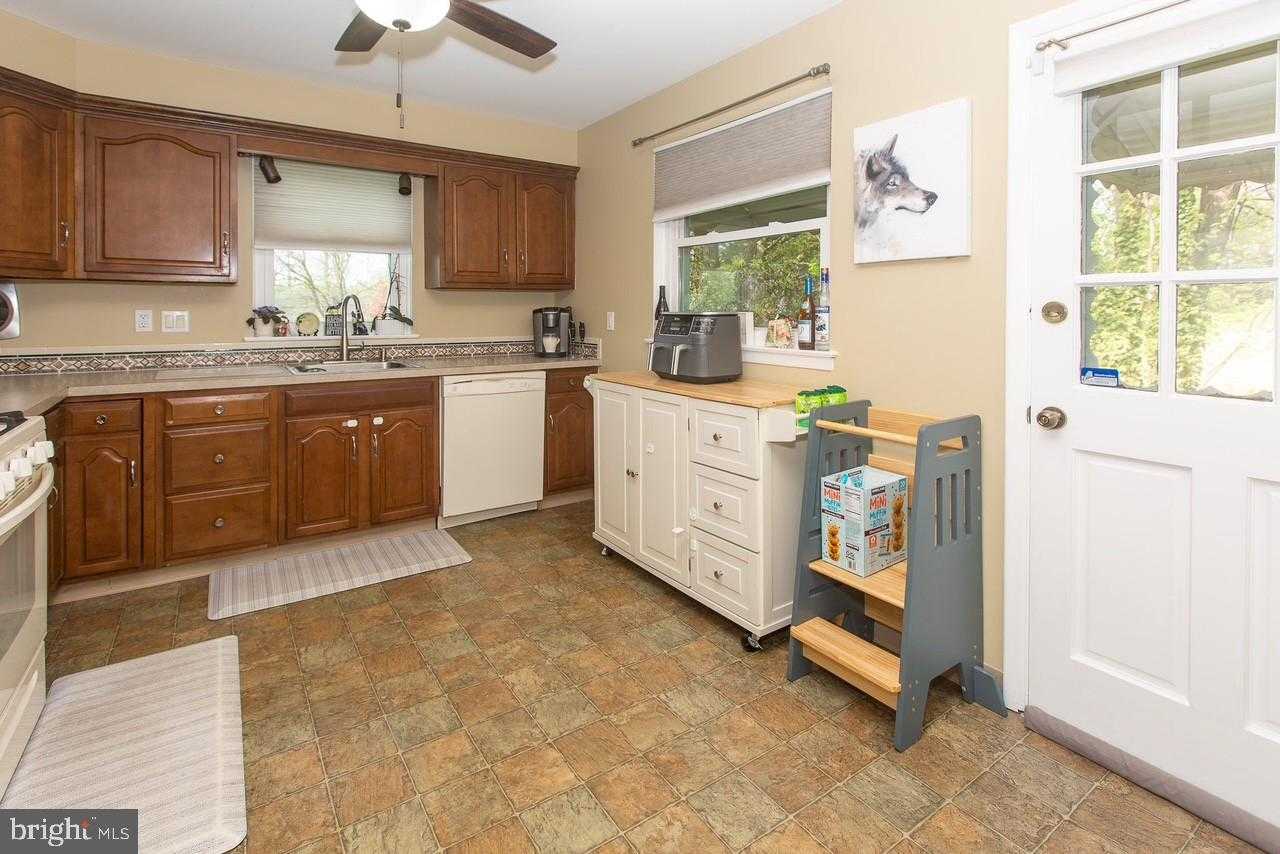 1724 Darland Rd photo 11