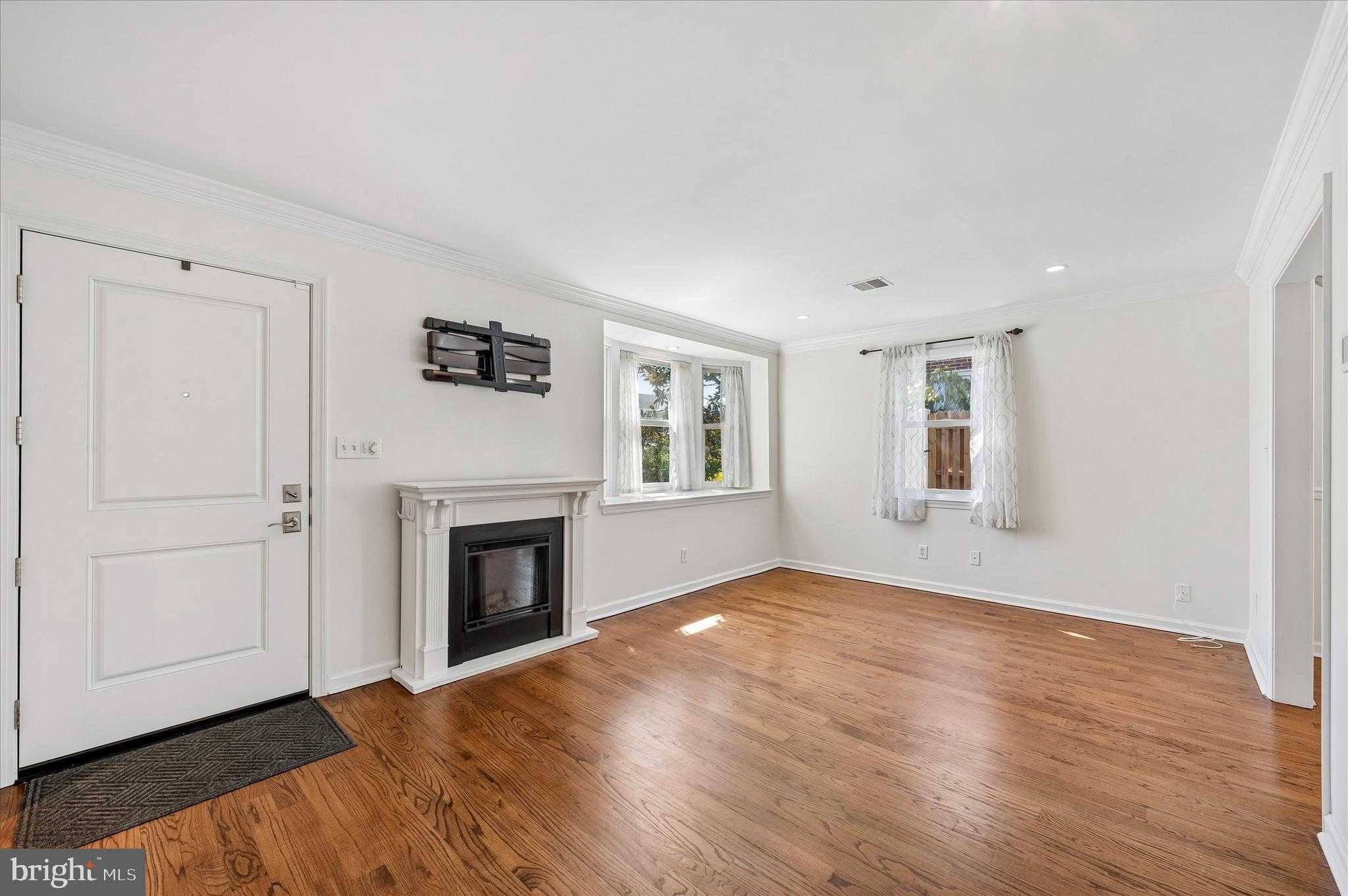 206 Oxford Hill Ln photo 5