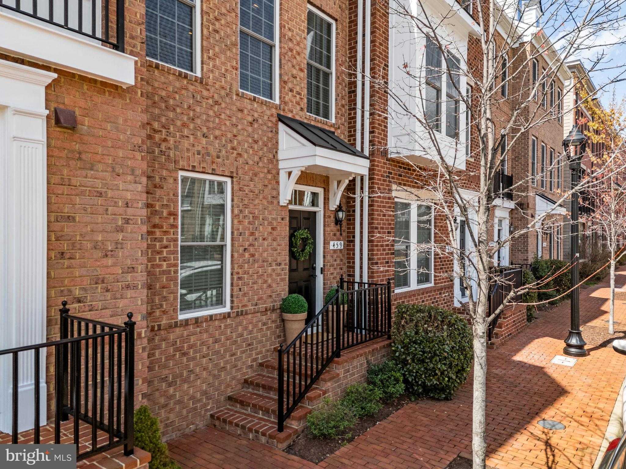 459 Haupt Sq SE photo 2