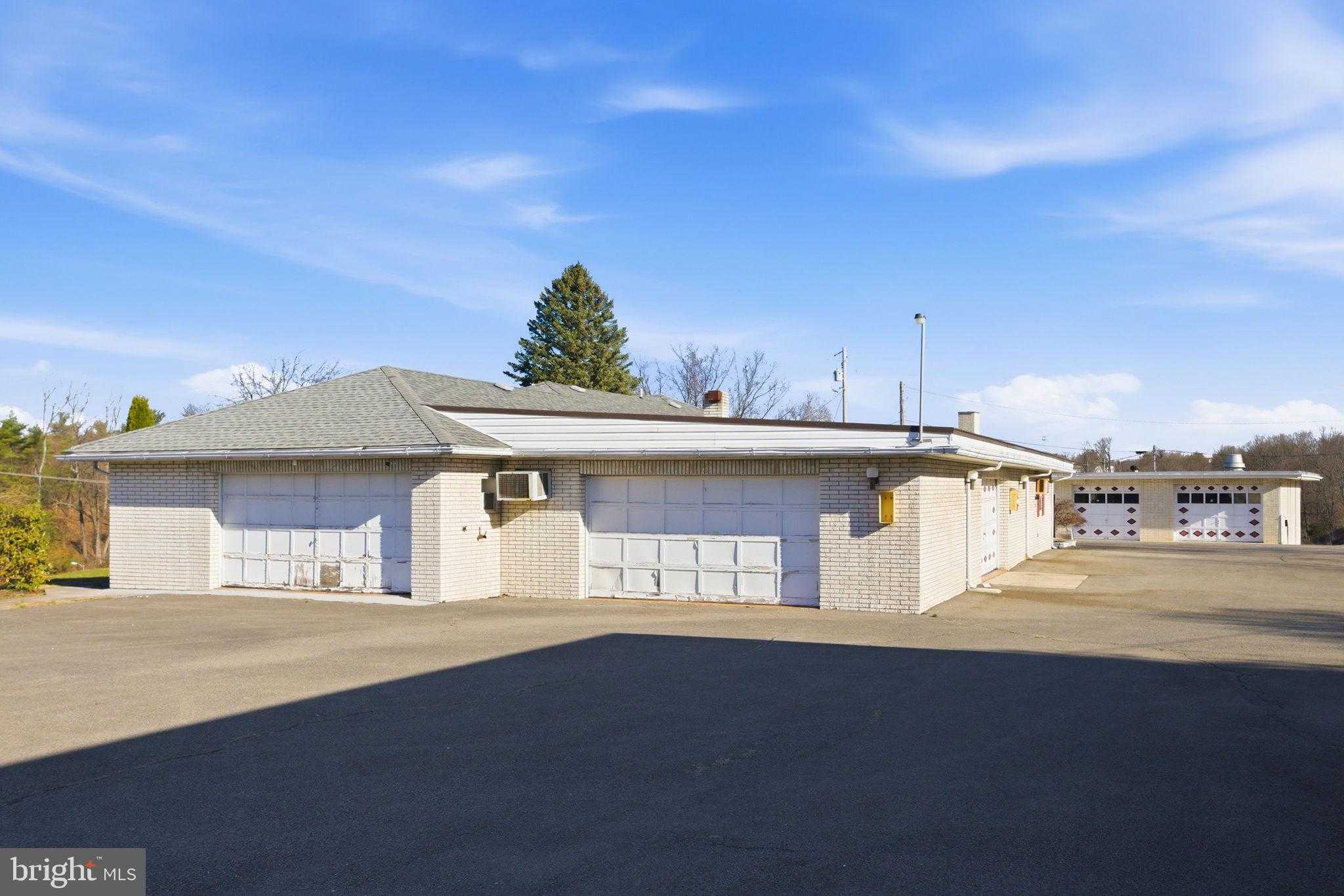 501 S Breezewood Rd photo 5