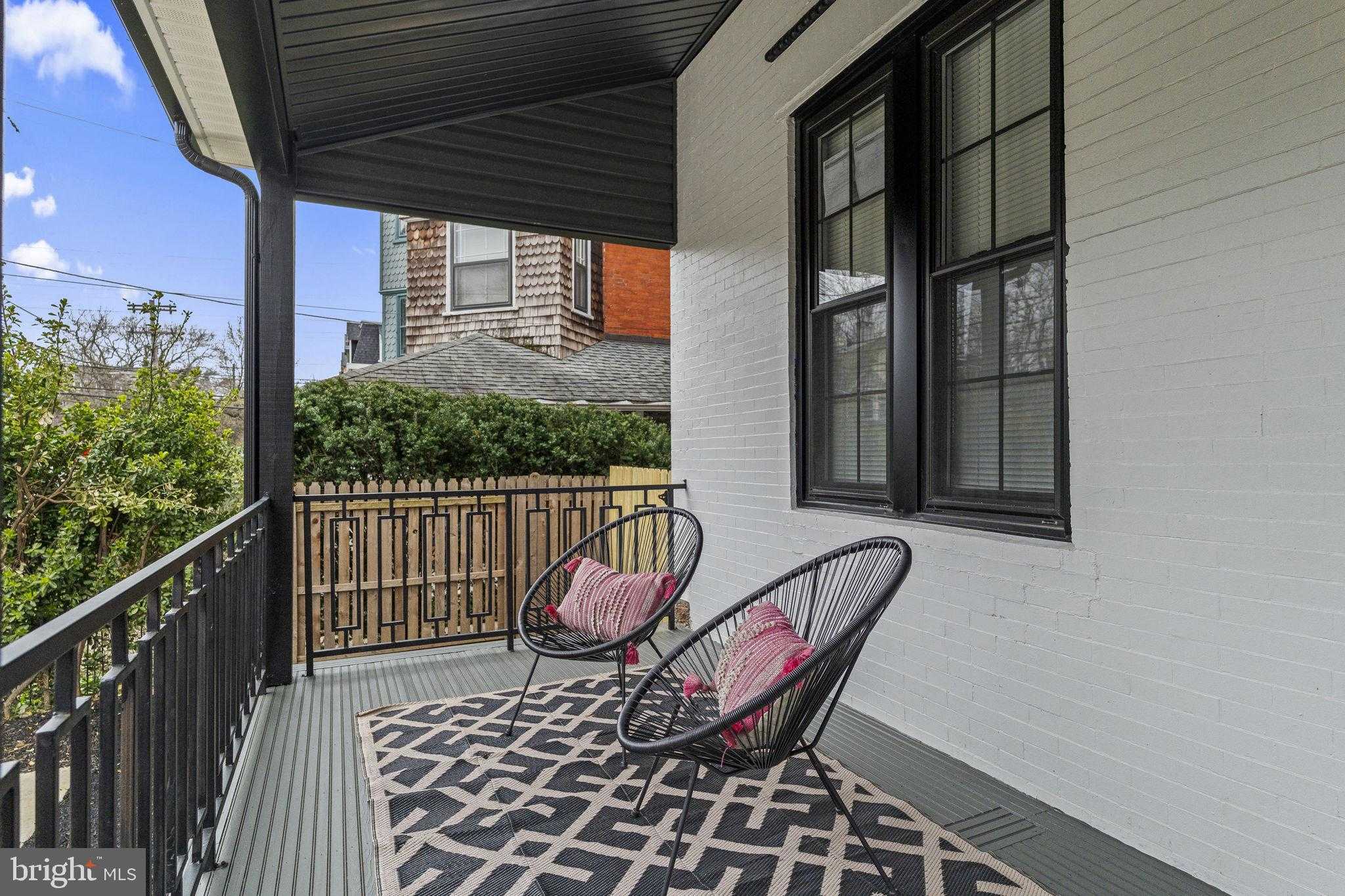 404 W School House Ln photo 2