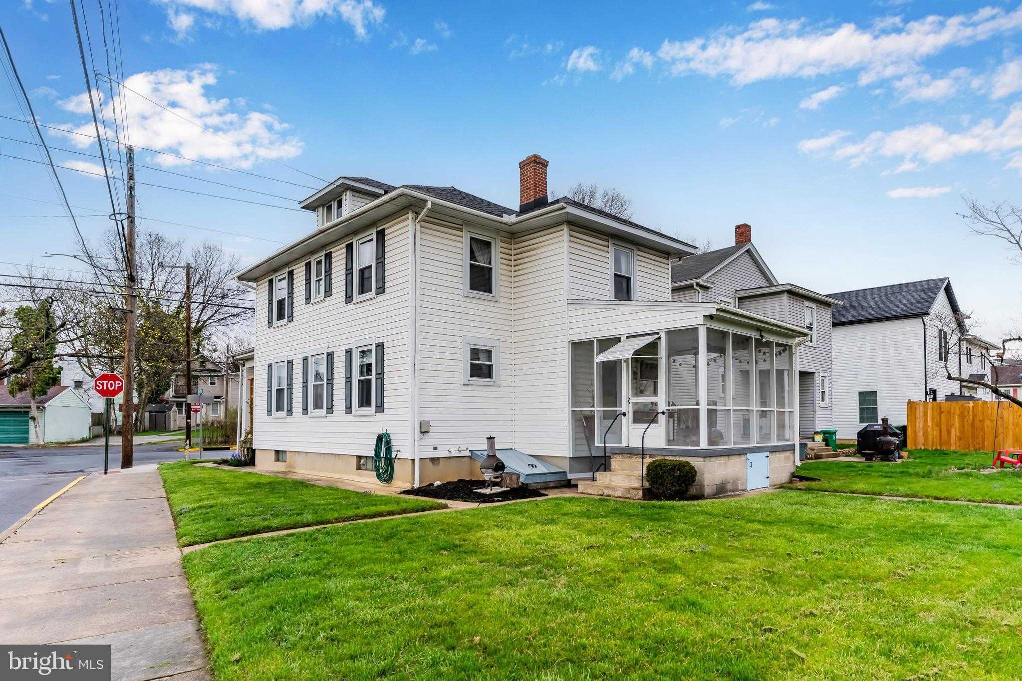 609 N East St photo 21