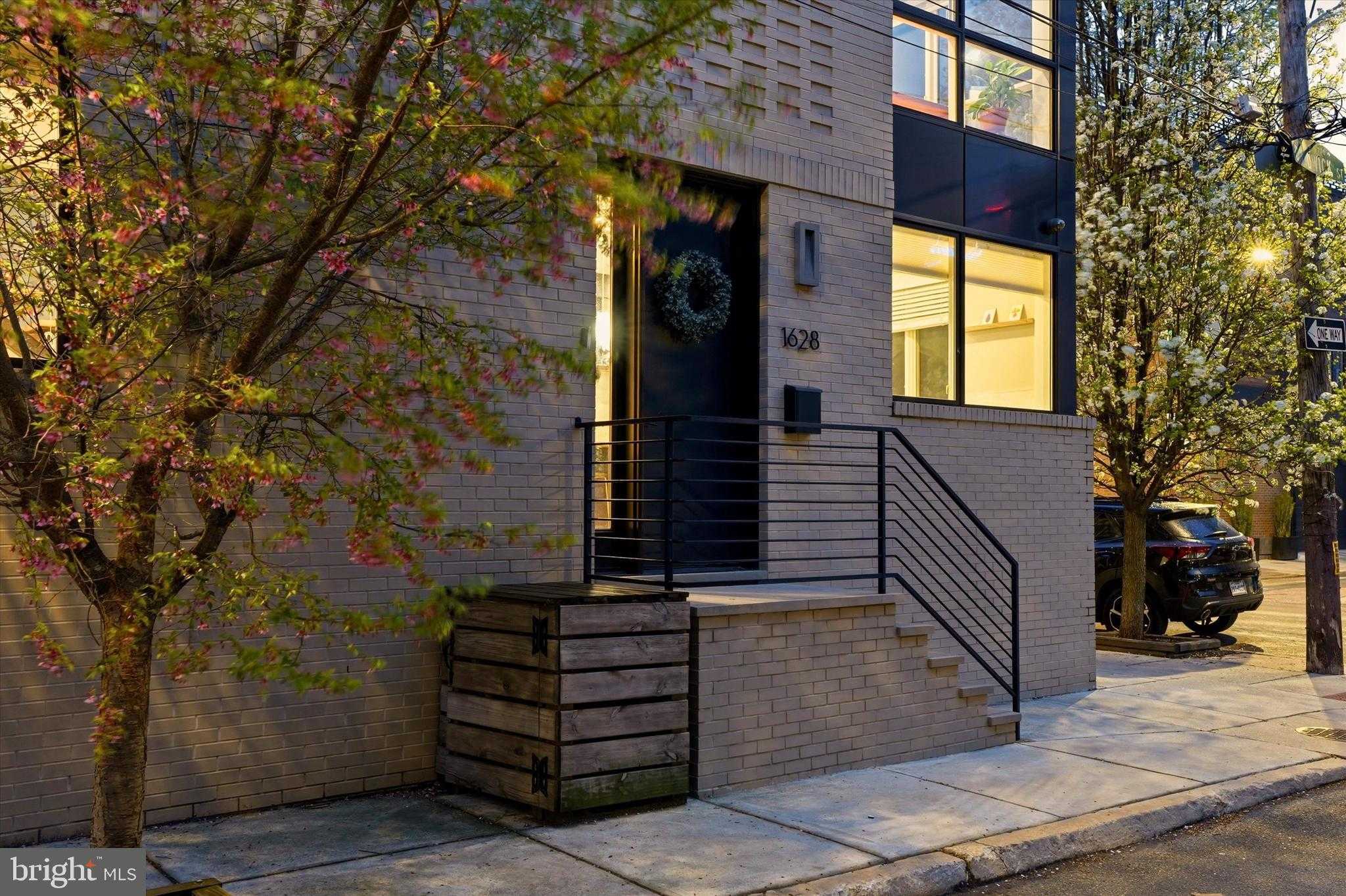 1628 Fitzwater St photo 2