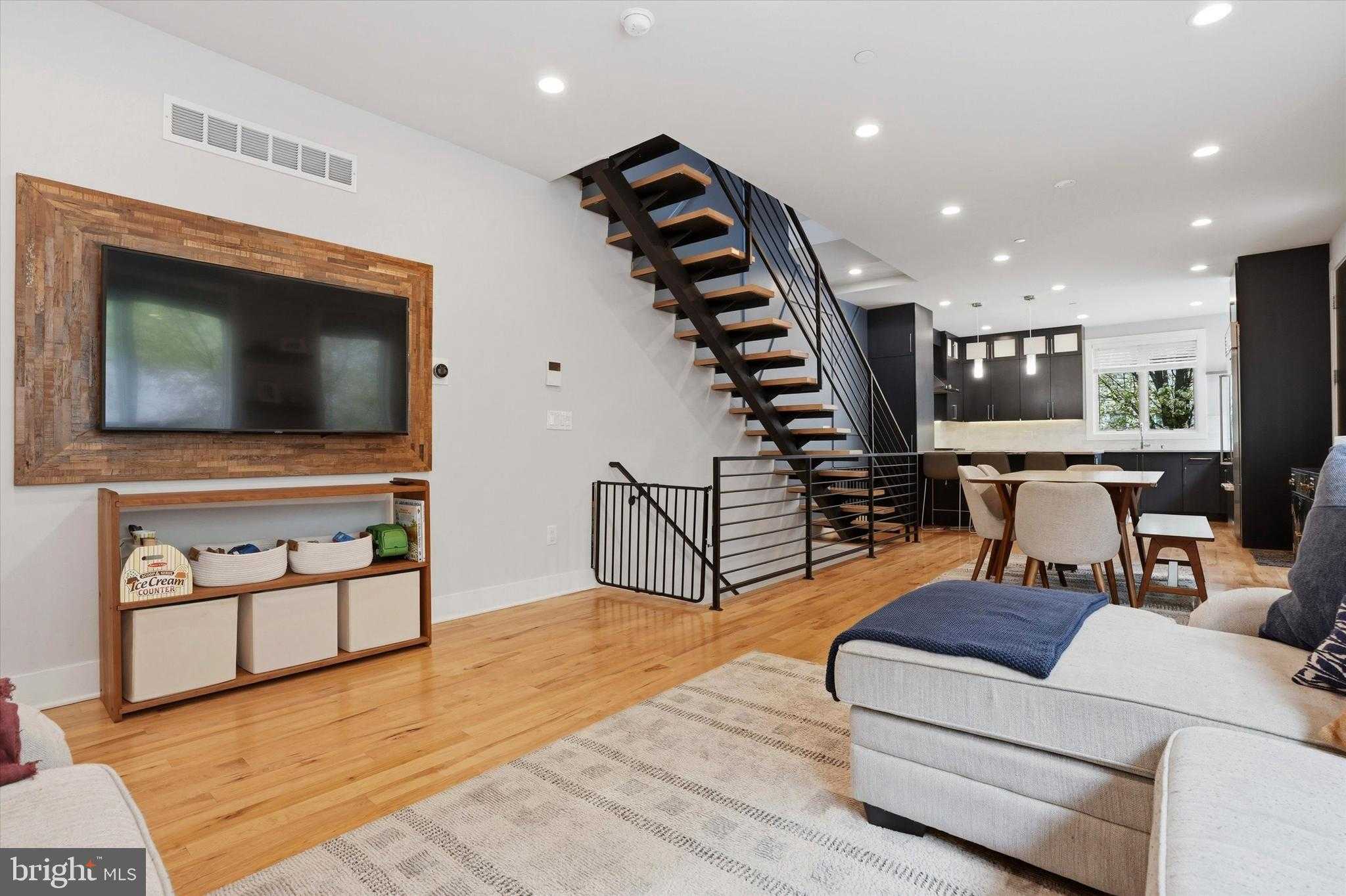 1628 Fitzwater St photo 6