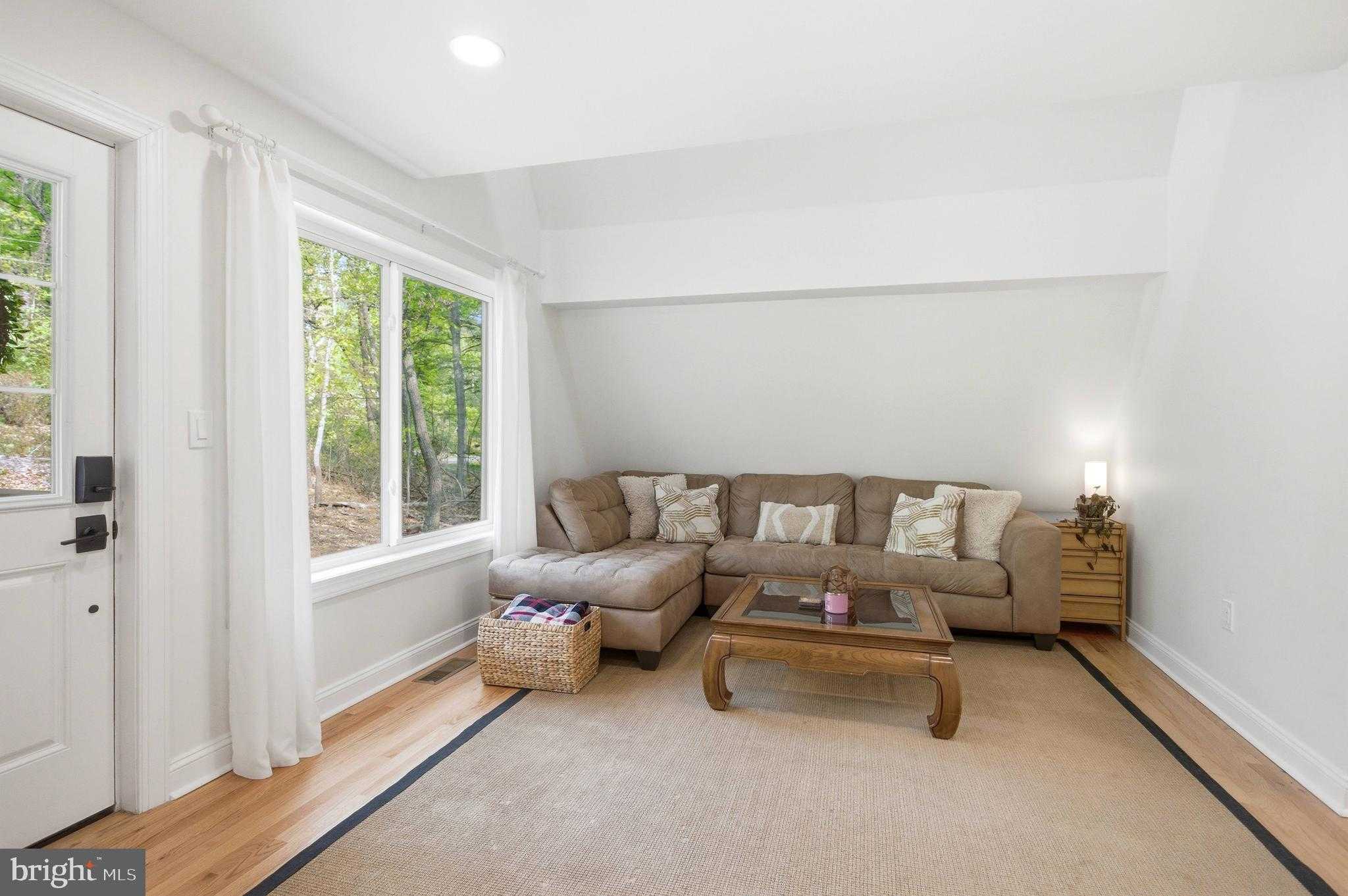 2911 Jackson Dr photo 8