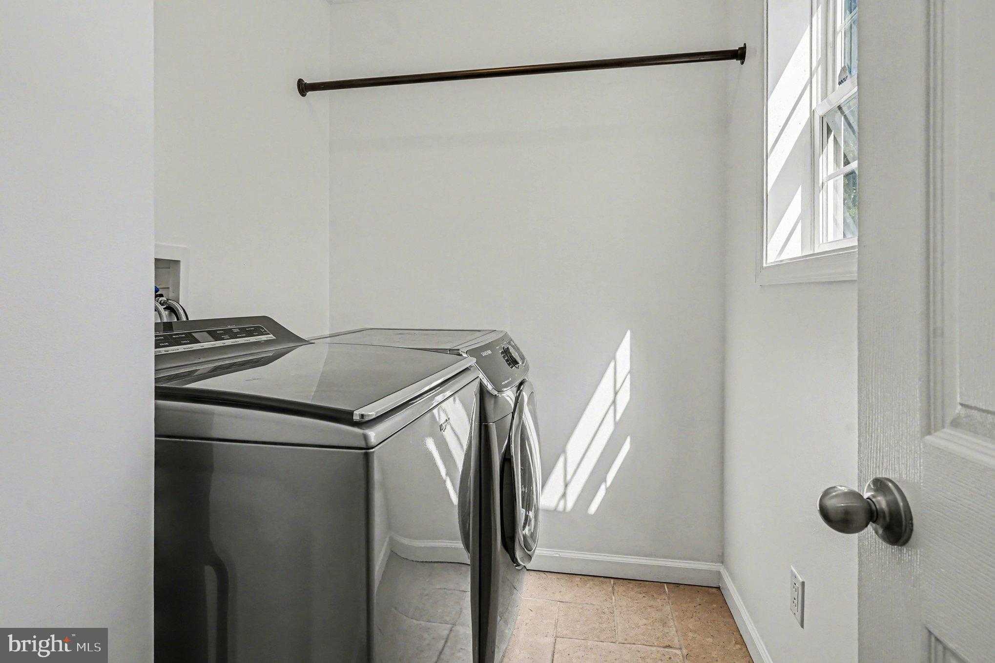 702 Crooked Ln photo 11