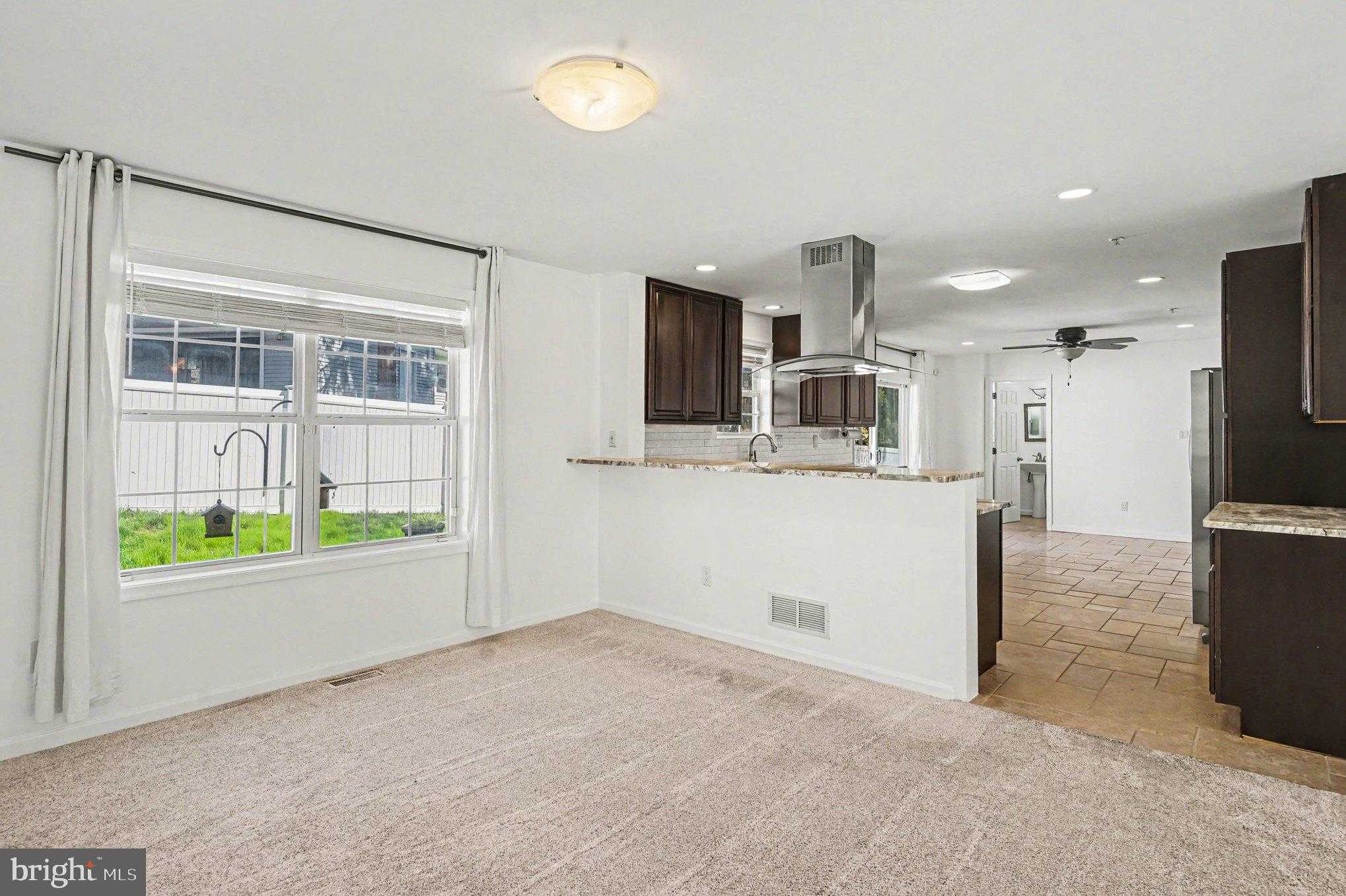 702 Crooked Ln photo 4