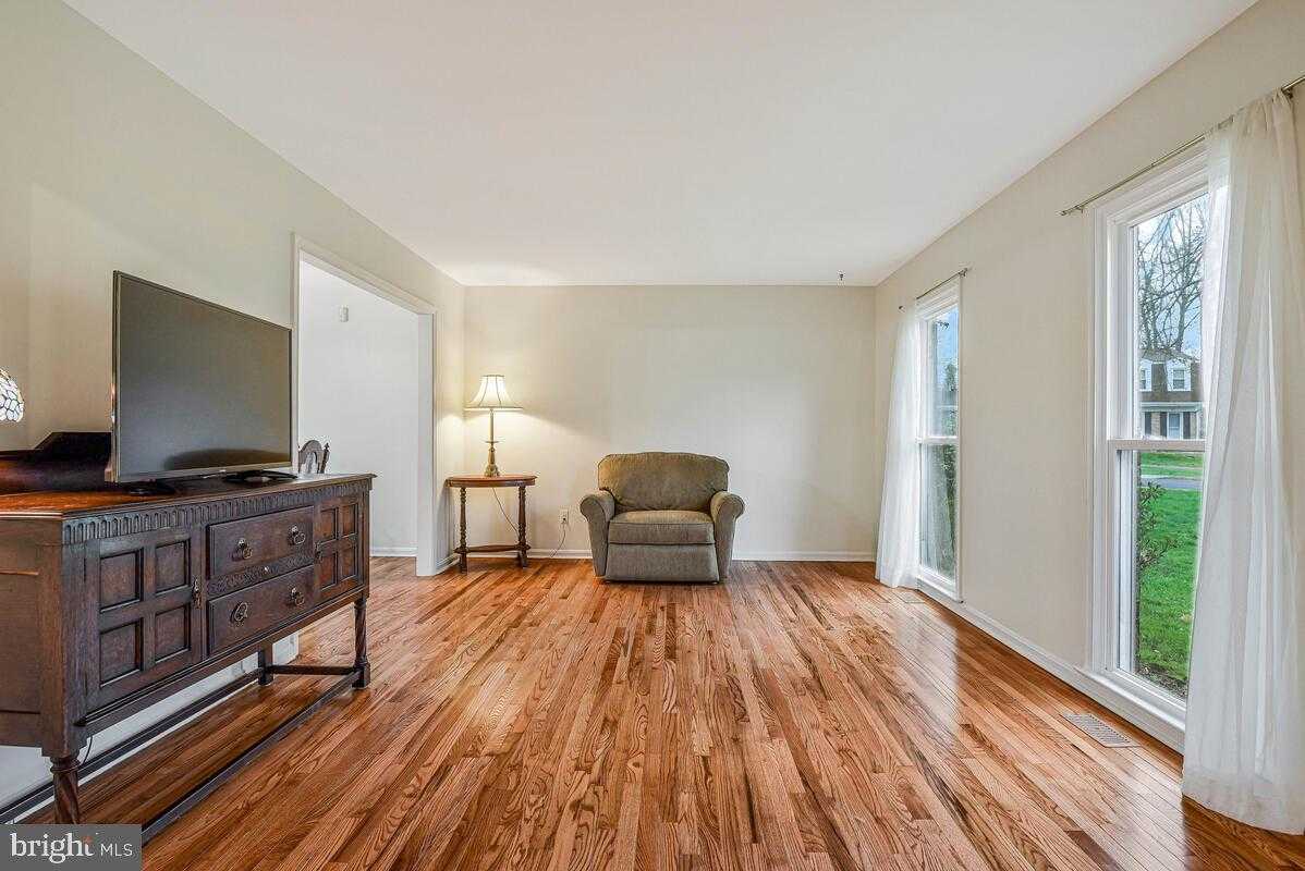 8714 Arley Dr photo 7