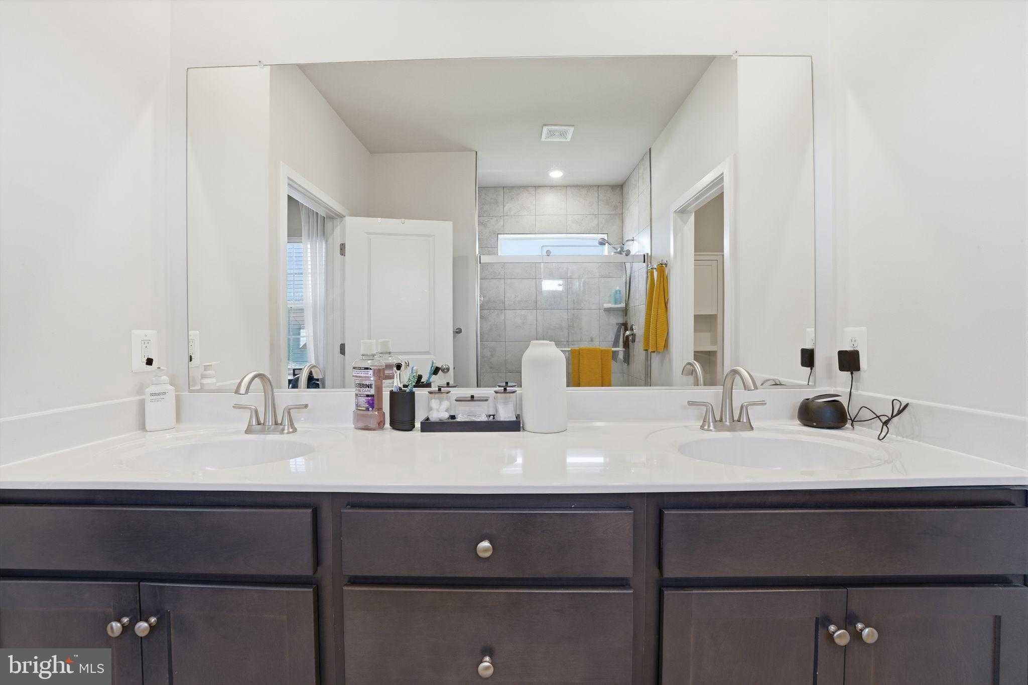 2012 Armstrong Ter photo 45