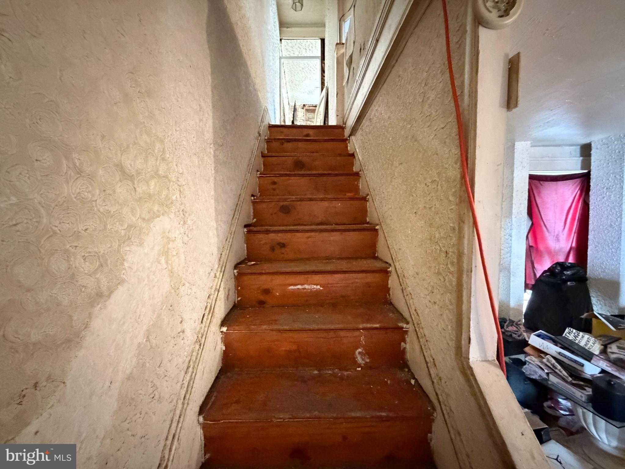 421 E 28th St photo 14