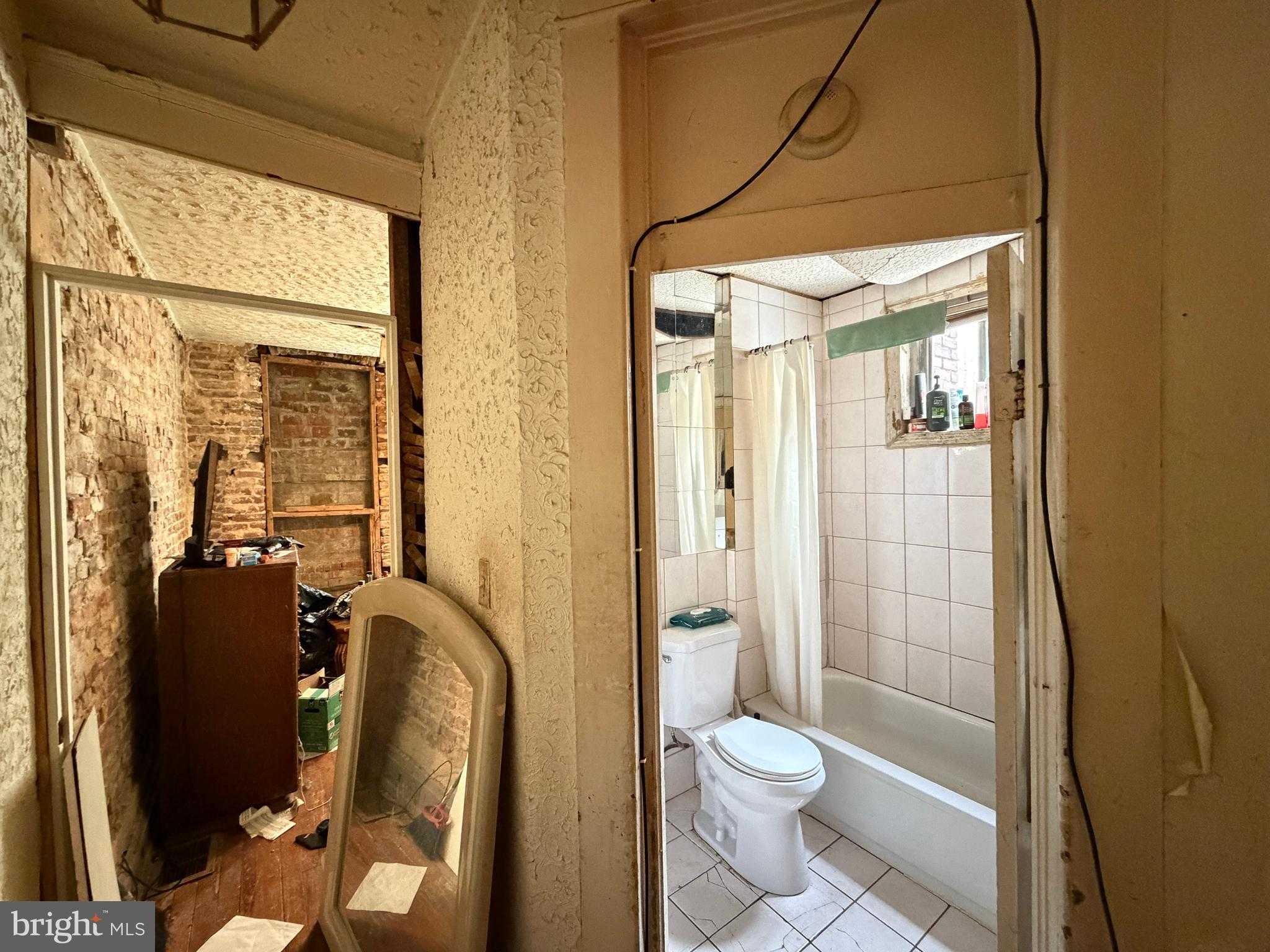 421 E 28th St photo 17