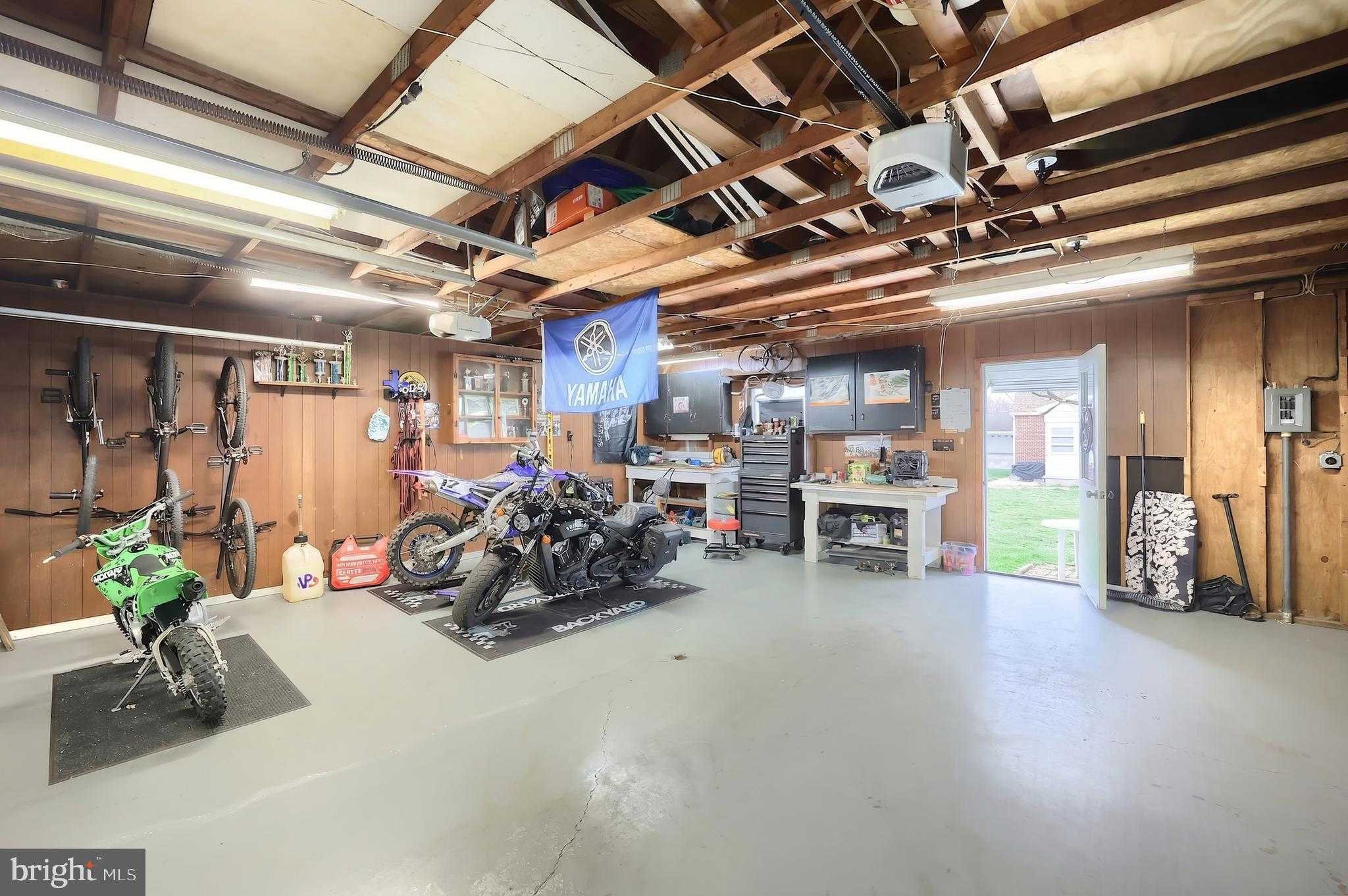 1006 E Walnut St photo 15