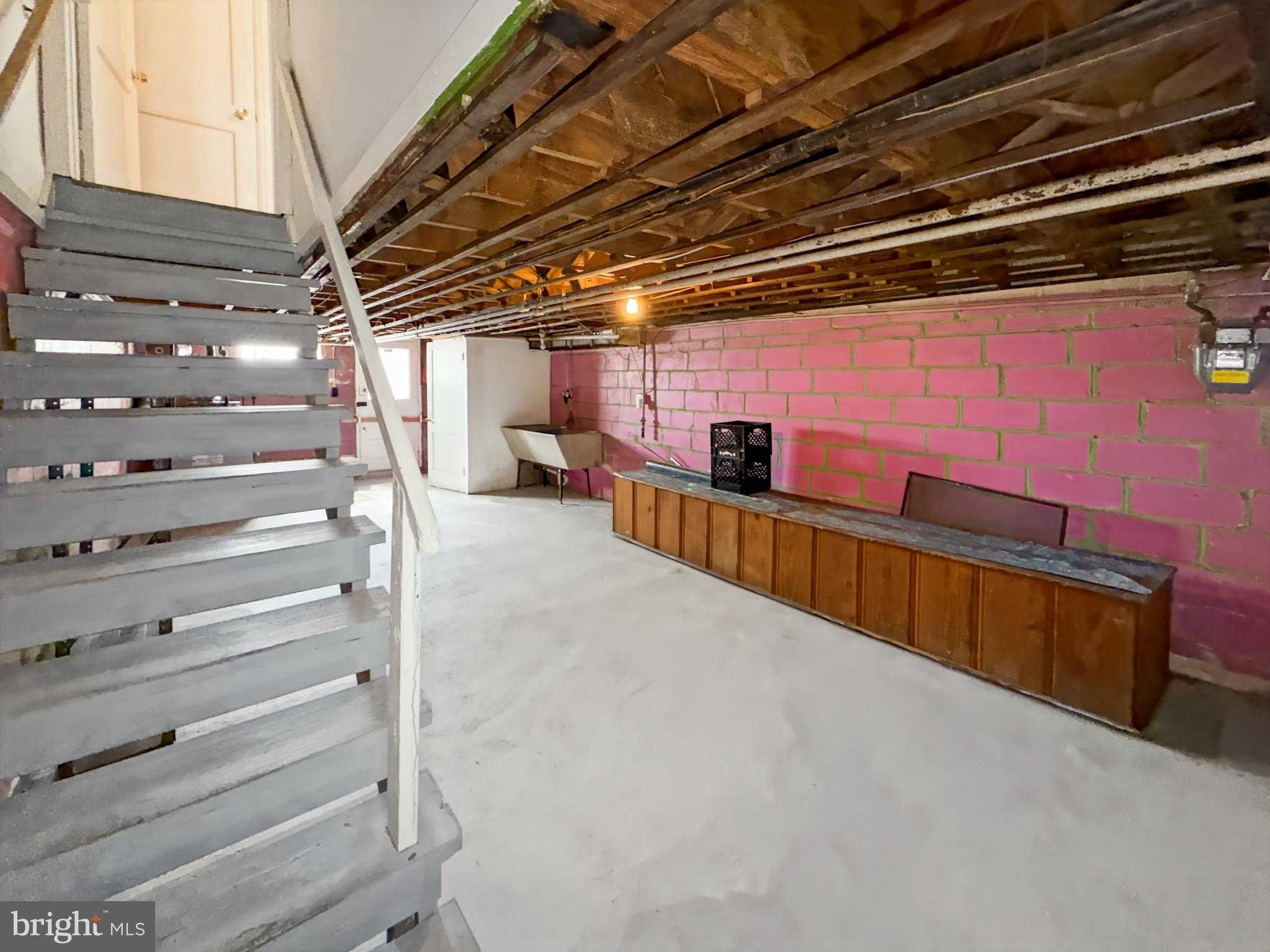 2709 E Hoffman St photo 30