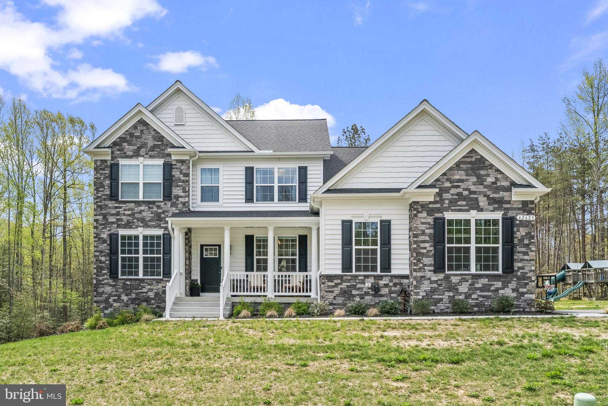 42625 Richly Ln, Hollywood