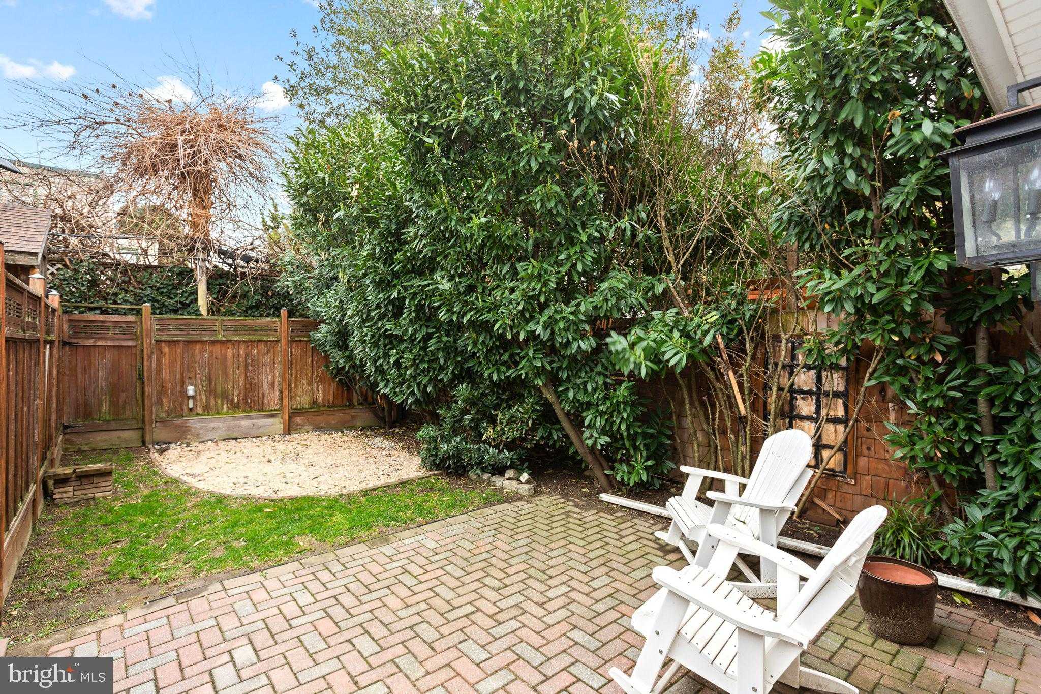 869 N 27th St photo 30