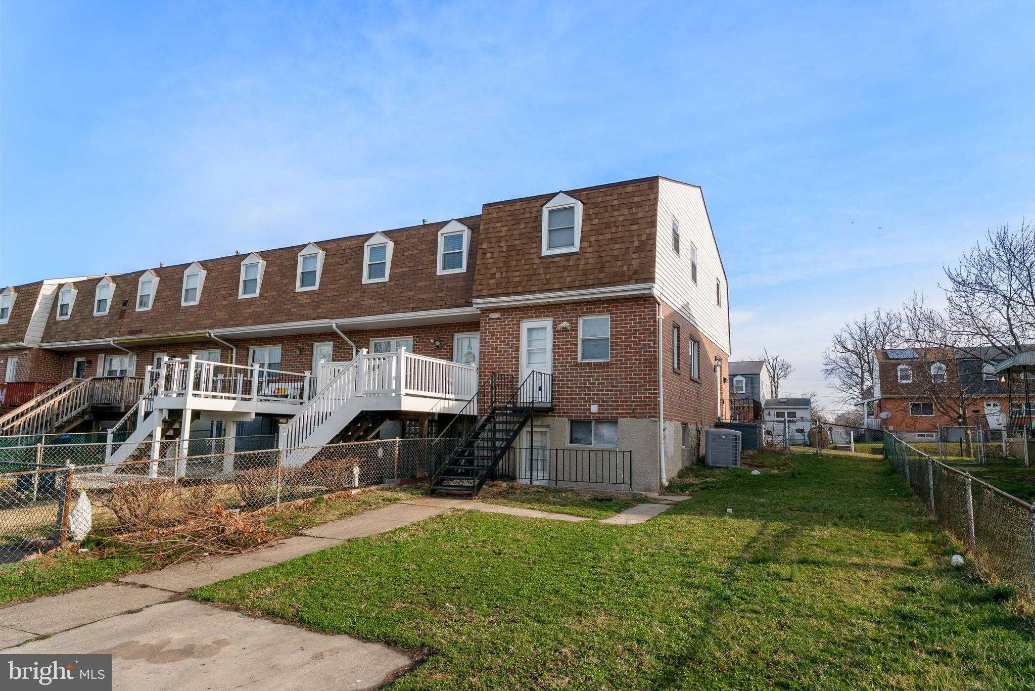 710 Kingston Rd photo 32