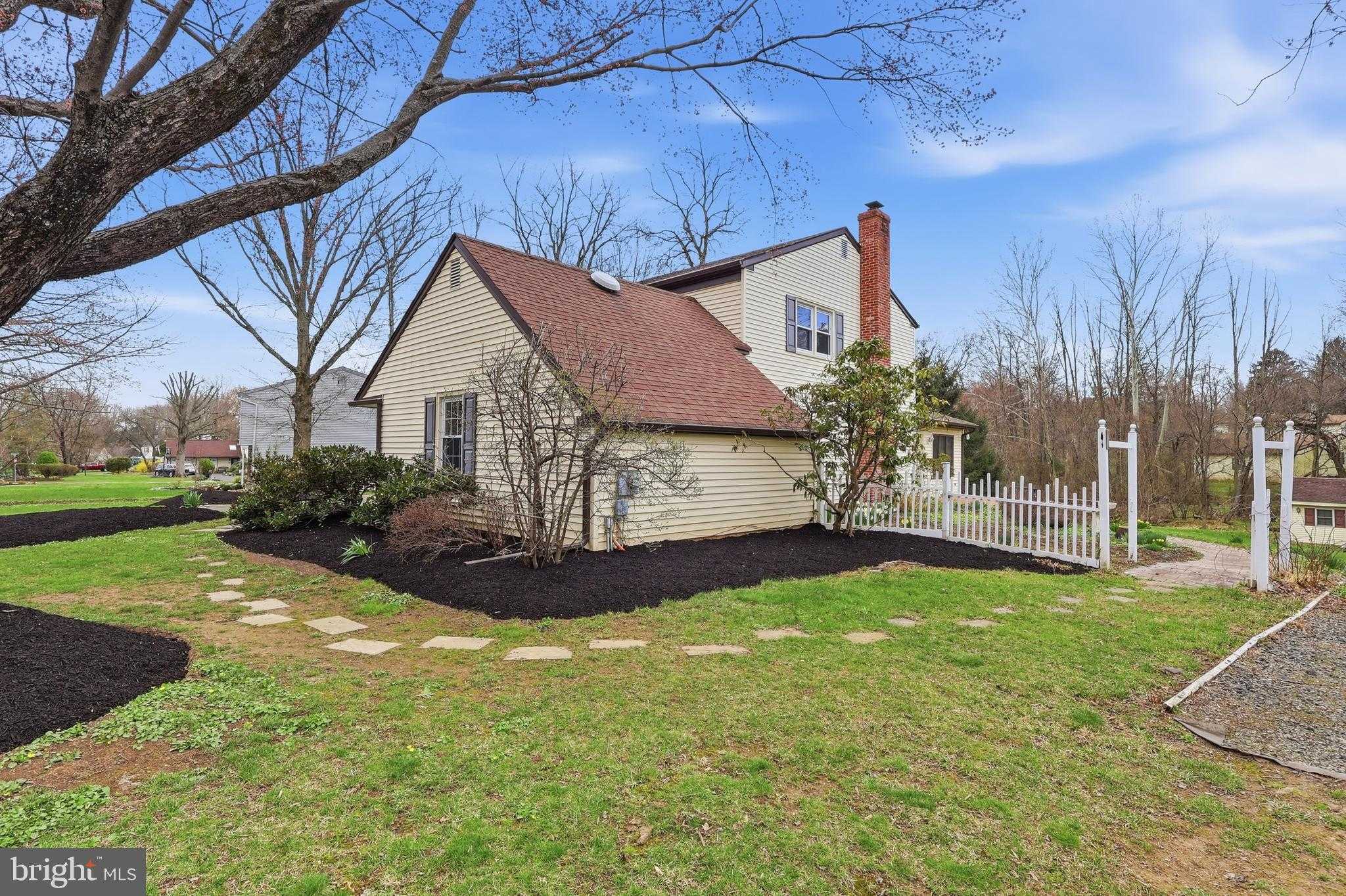 10 W Elizabeth Ln photo 22