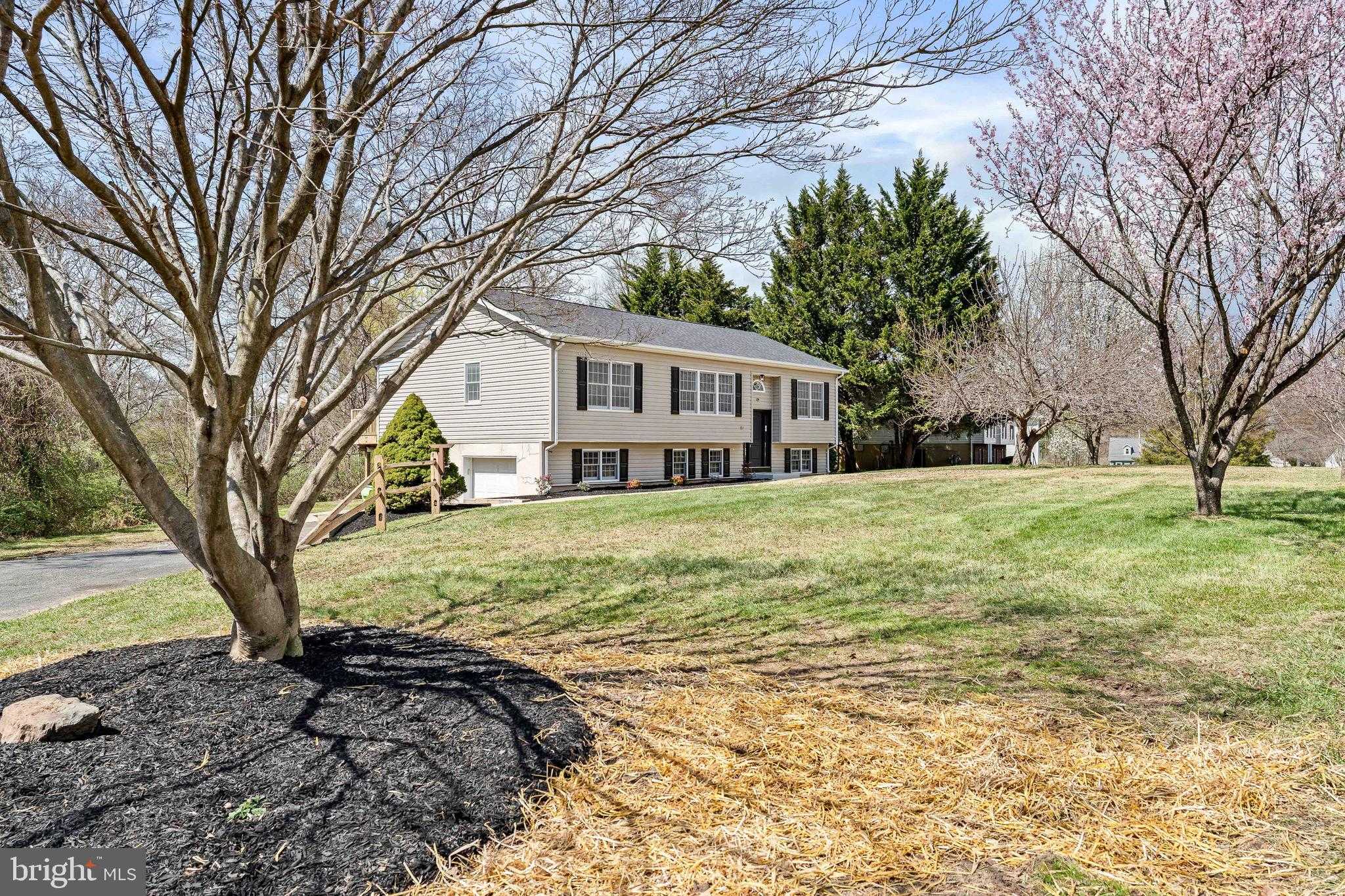 114 Creswell Ave photo 2