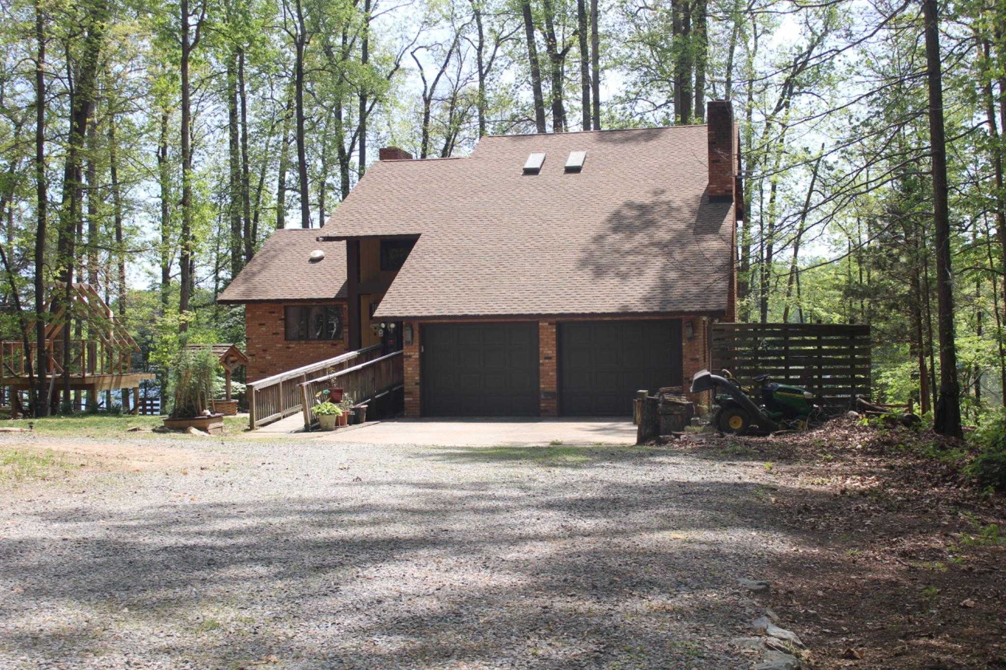 678 Lake Caroline Dr photo 3