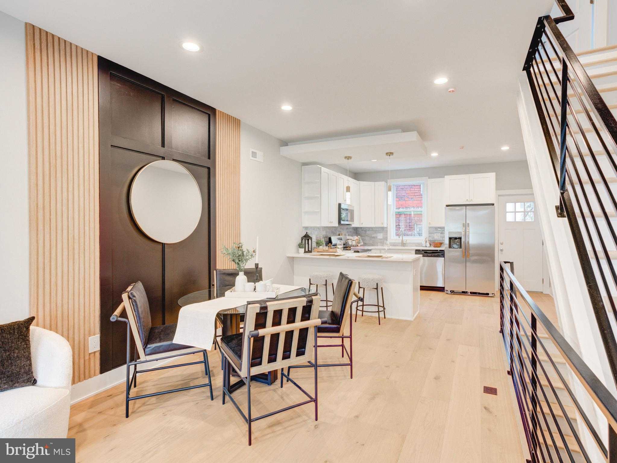 1943 N Leithgow St photo 4