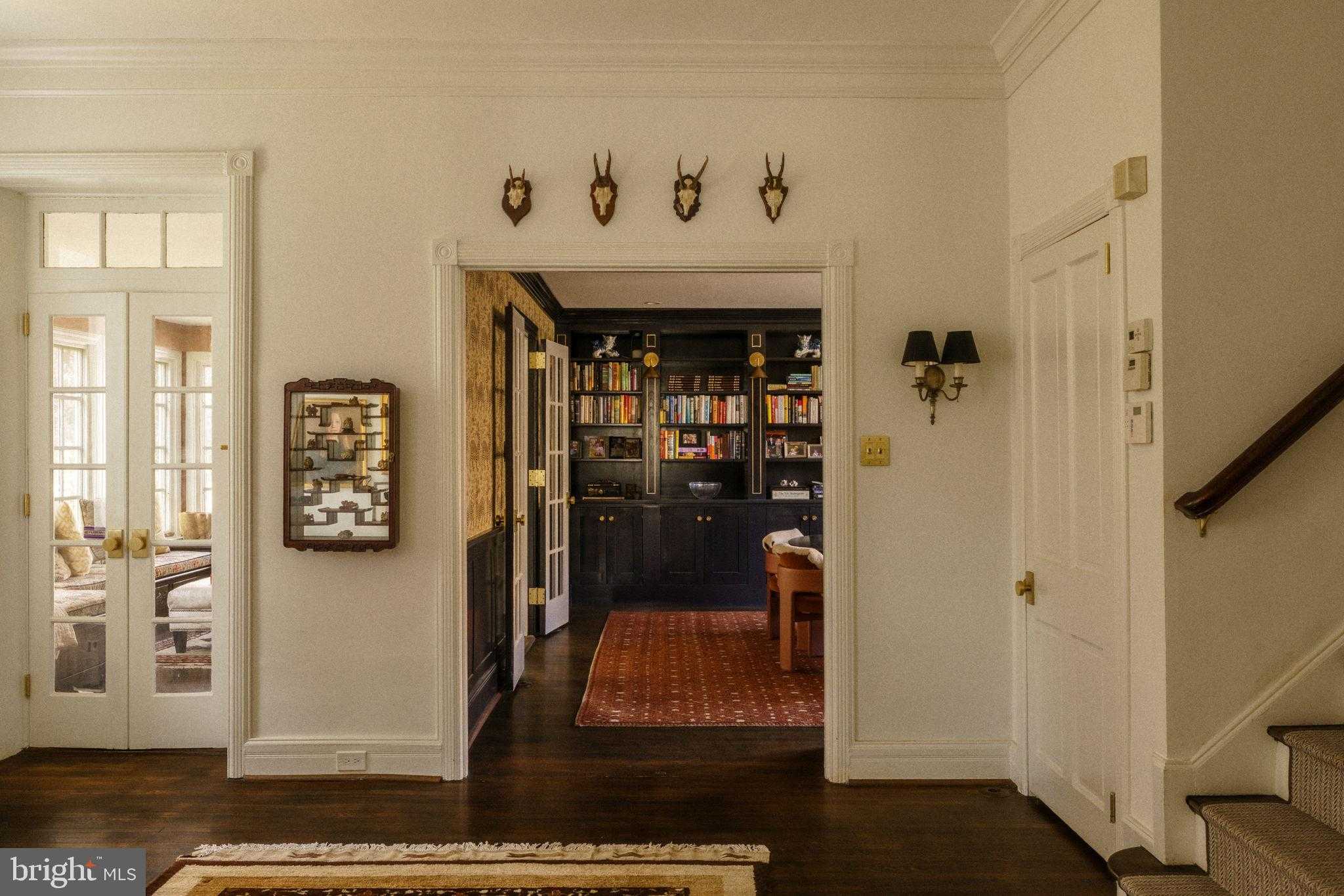 319 W Mermaid Ln photo 13