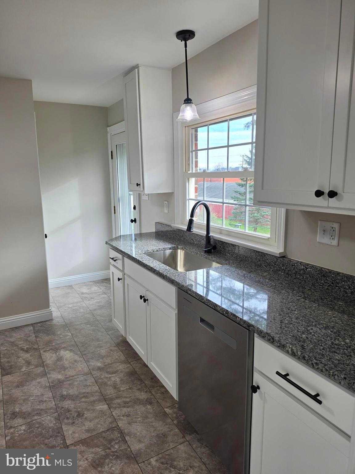 11 Linda Way photo 13