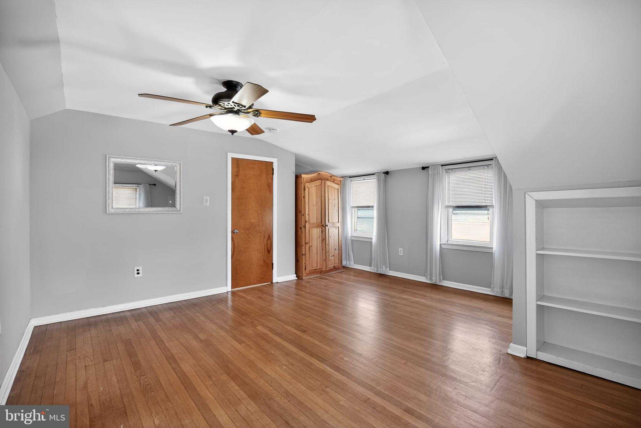 539 Garfield Ave photo 19