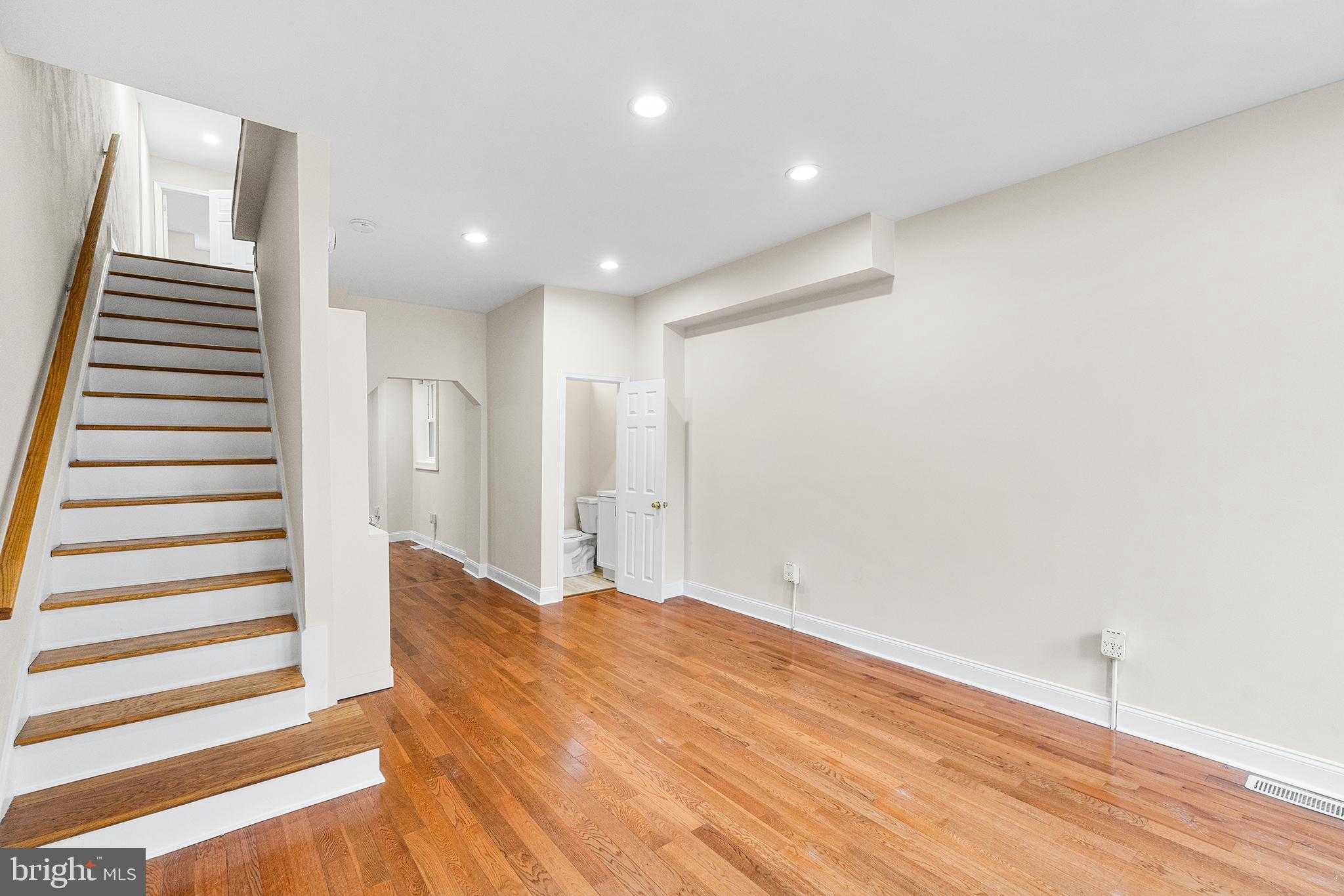 1538 Tasker St photo 4