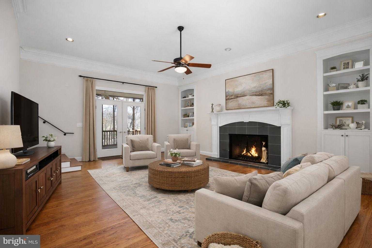 1021 Albert Rennolds Dr photo 2