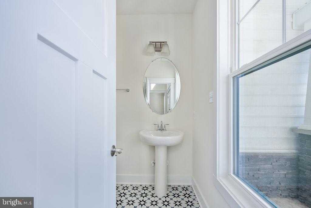 1985 Garrisonville Rd photo 32