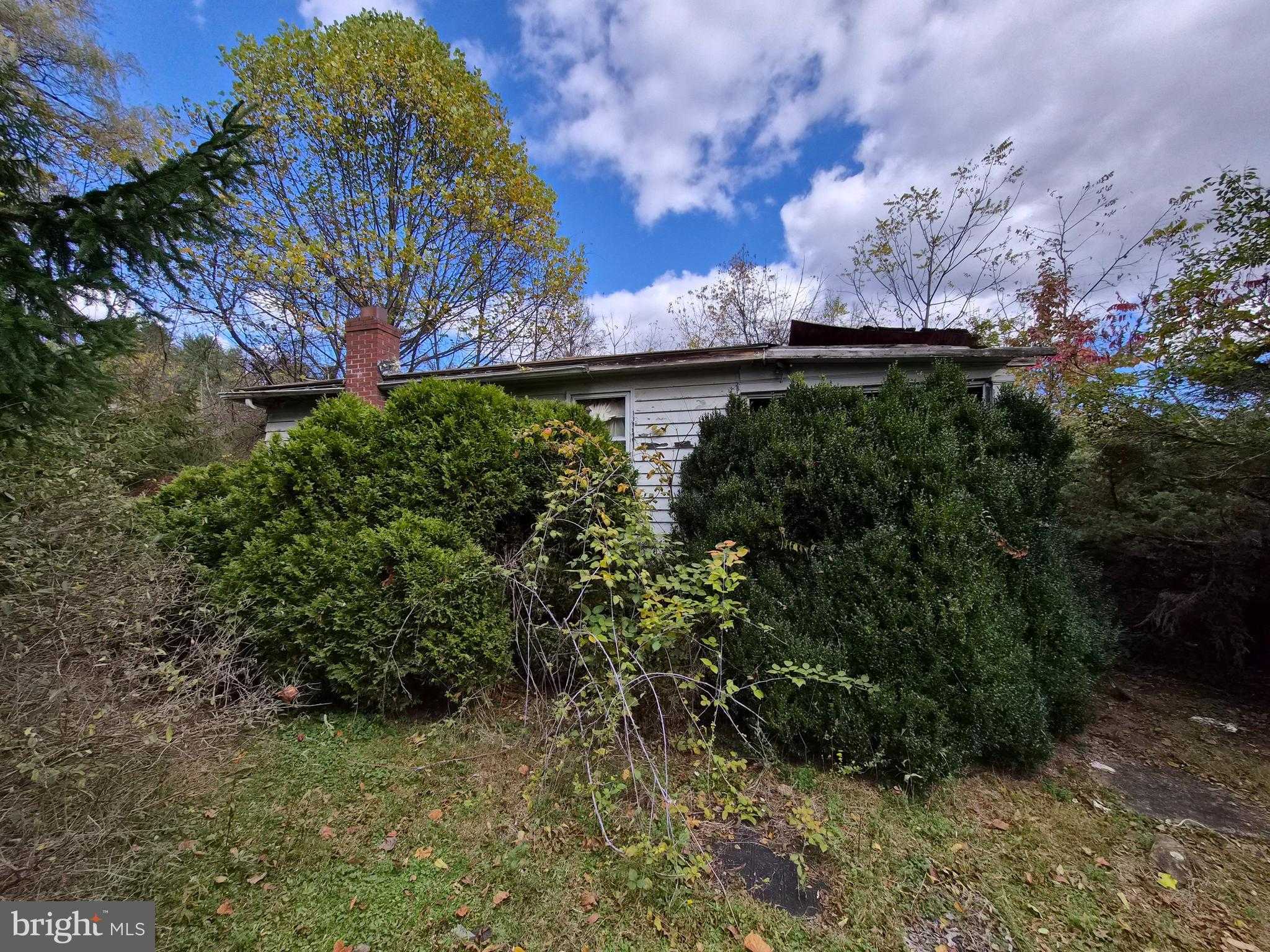 191 Spring St photo 2