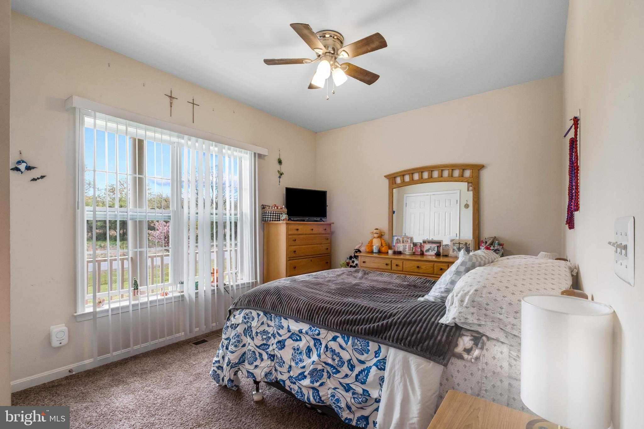 129 Independence CT photo 10