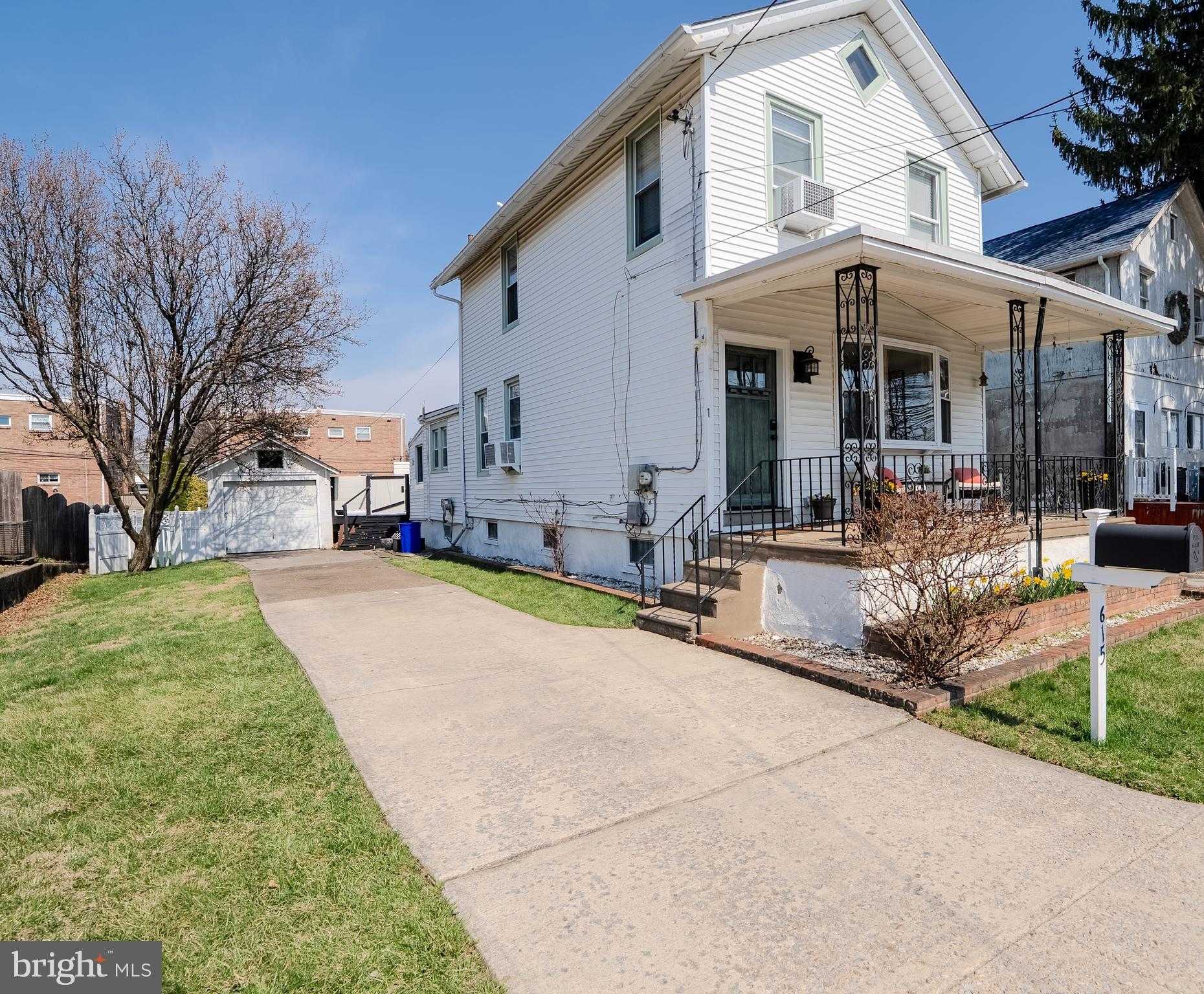 615 Solly Ave photo 2