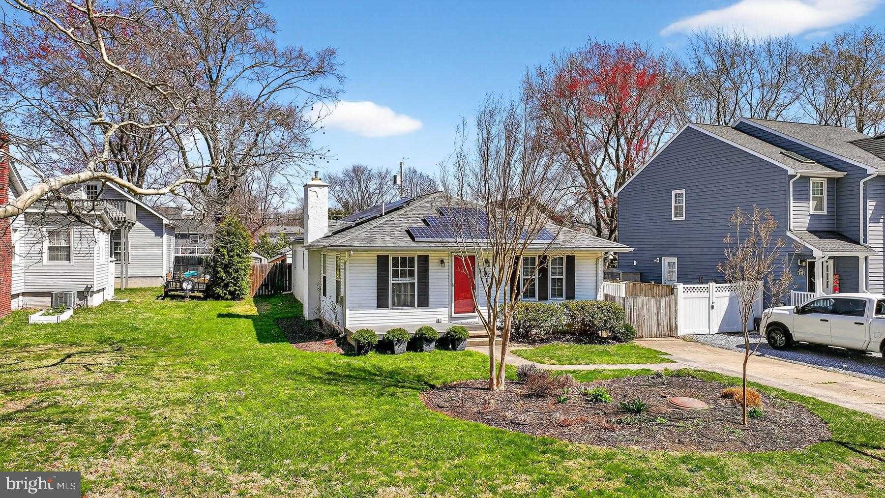 118 Elliott Pl photo 2