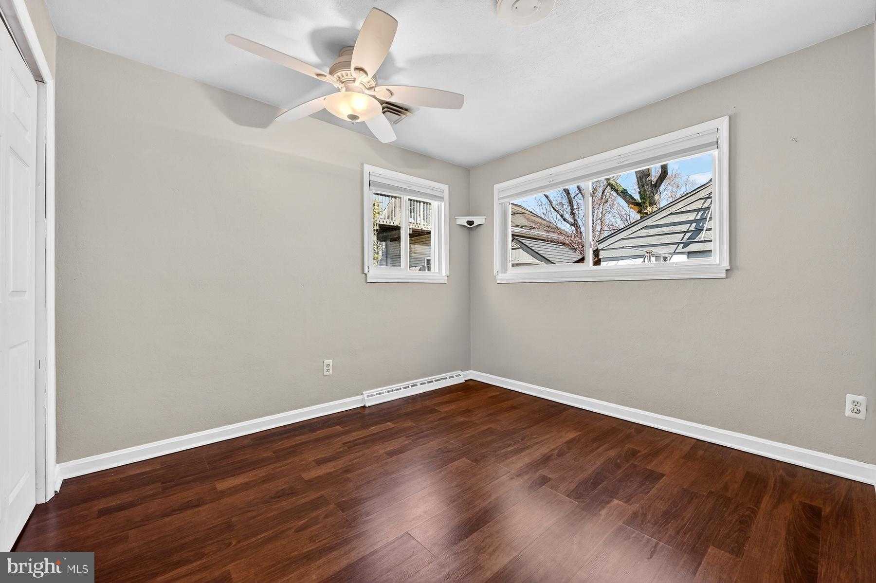 118 Elliott Pl photo 29